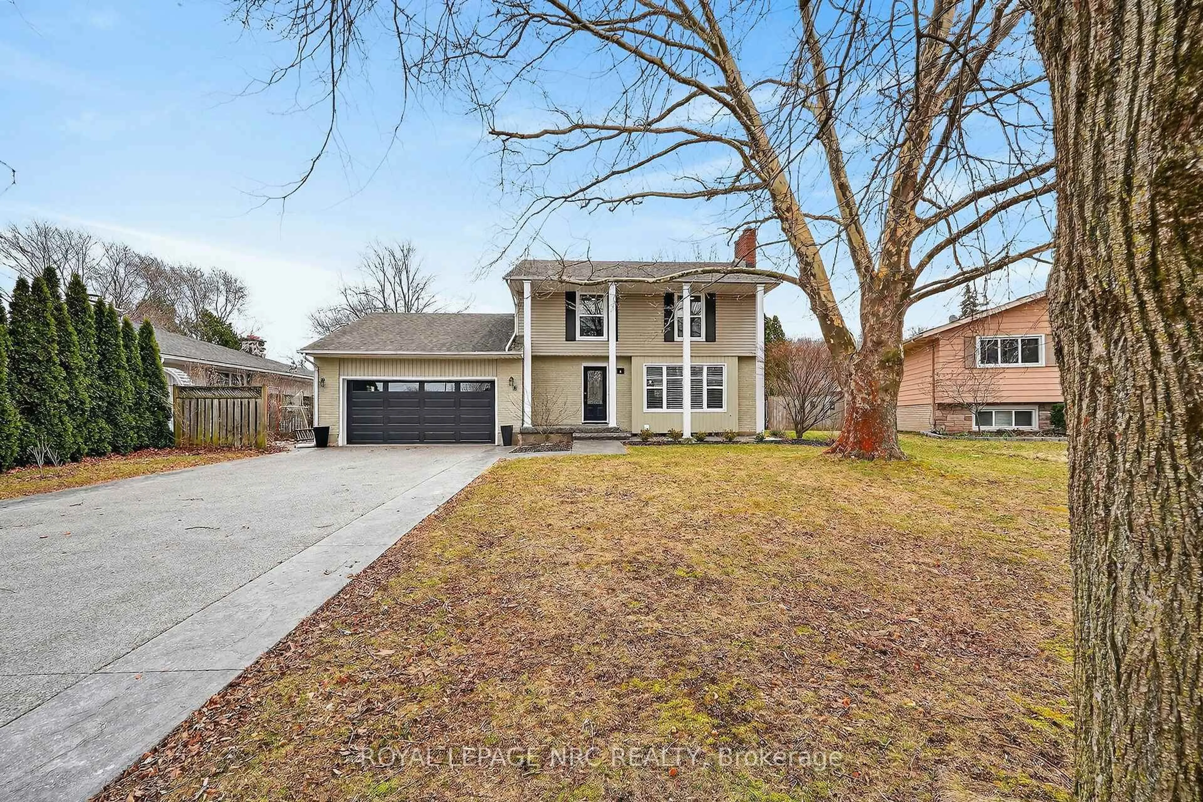 Home with brick exterior material, street for 6 Erinbrook Cres, St. Catharines Ontario L2T 1Y5