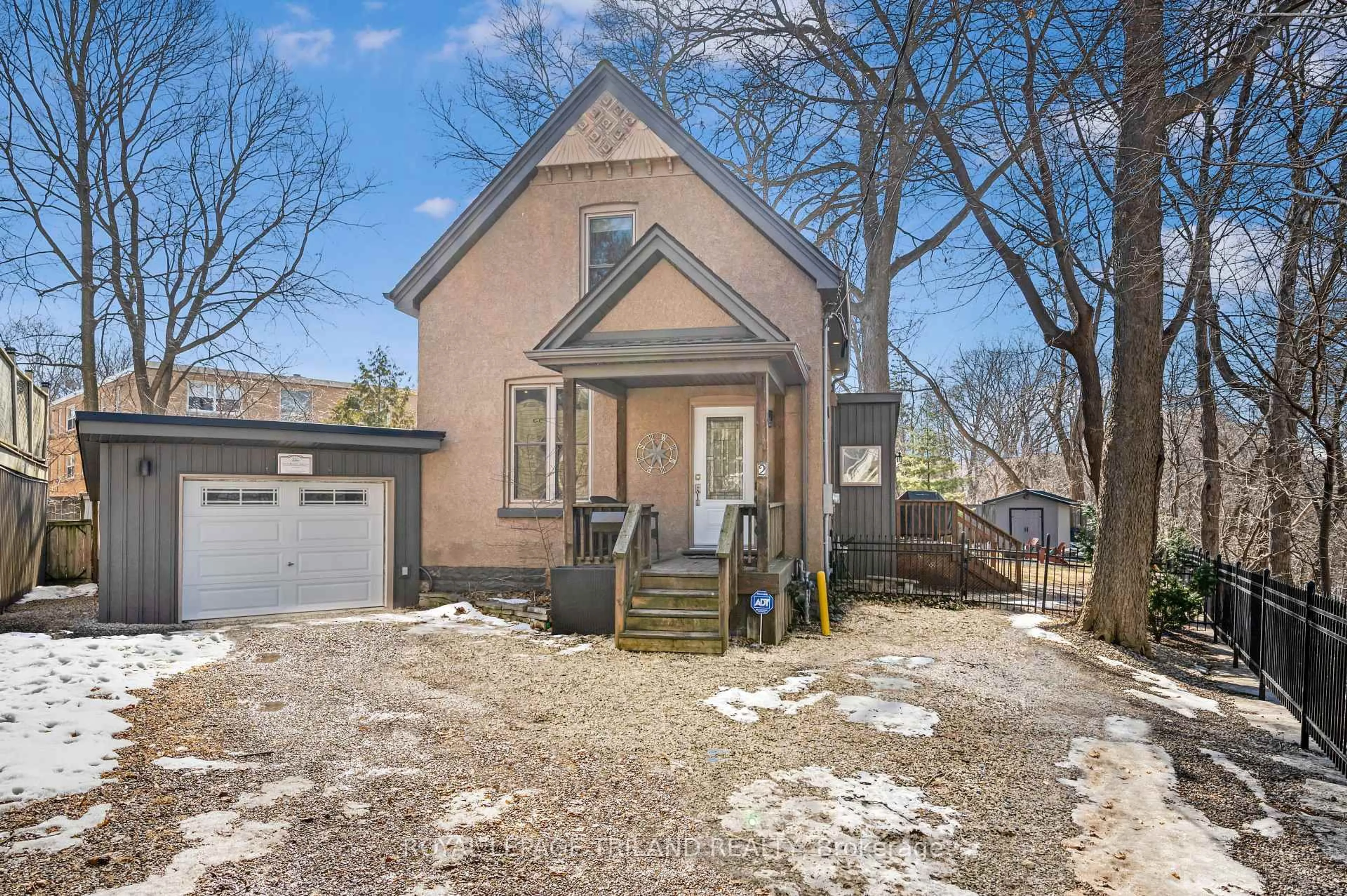 Unknown for 2 INGLESIDE Pl, London South Ontario N6C 1E1