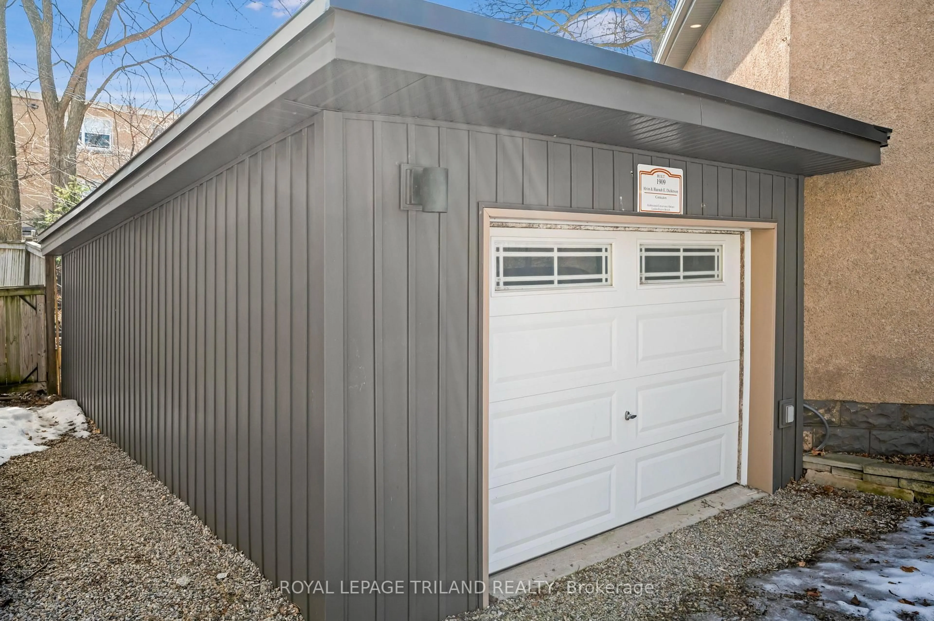 Indoor garage for 2 INGLESIDE Pl, London South Ontario N6C 1E1
