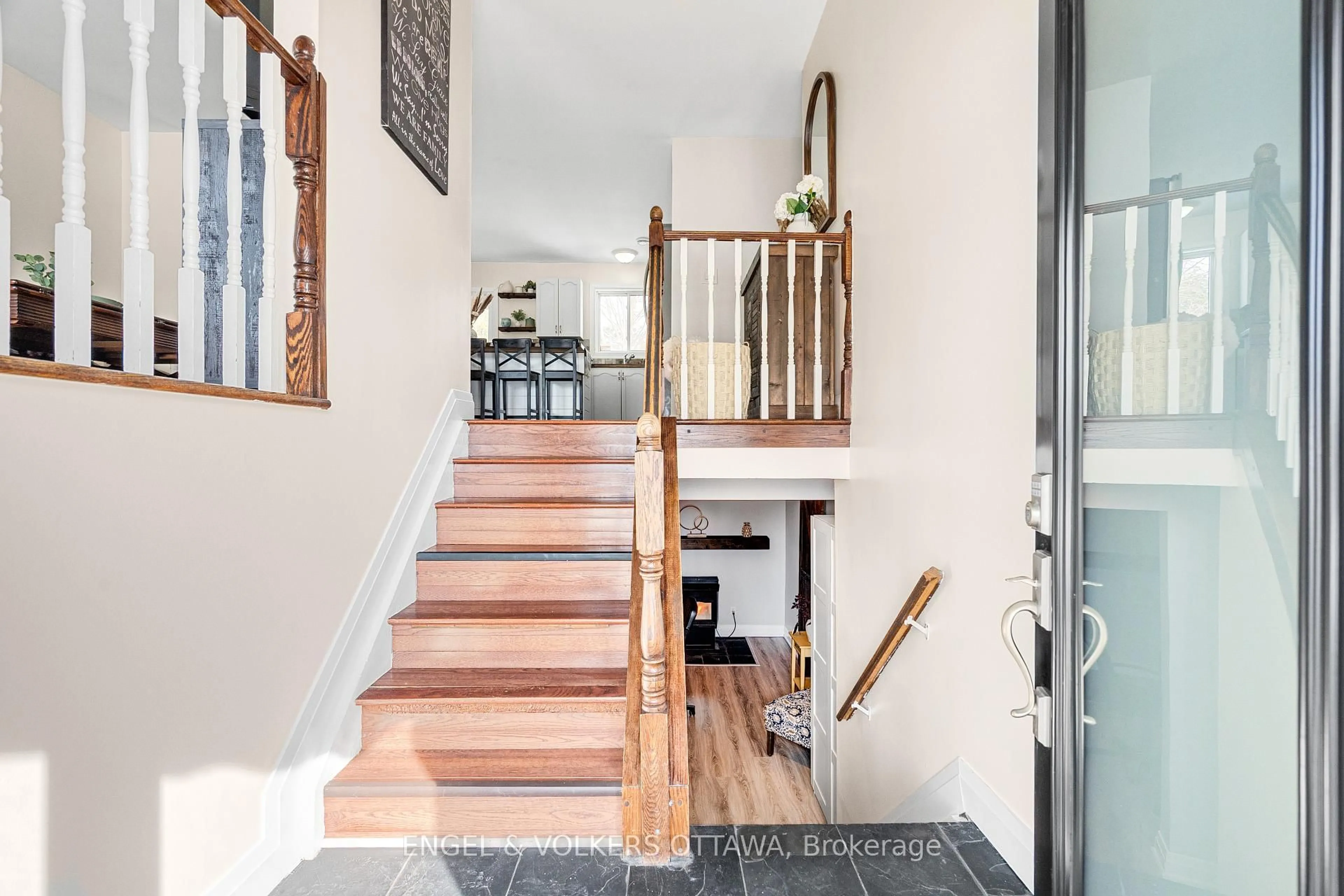 Indoor entryway for 2437 Henri Menard Crt, Clarence-Rockland Ontario K0A 2A0