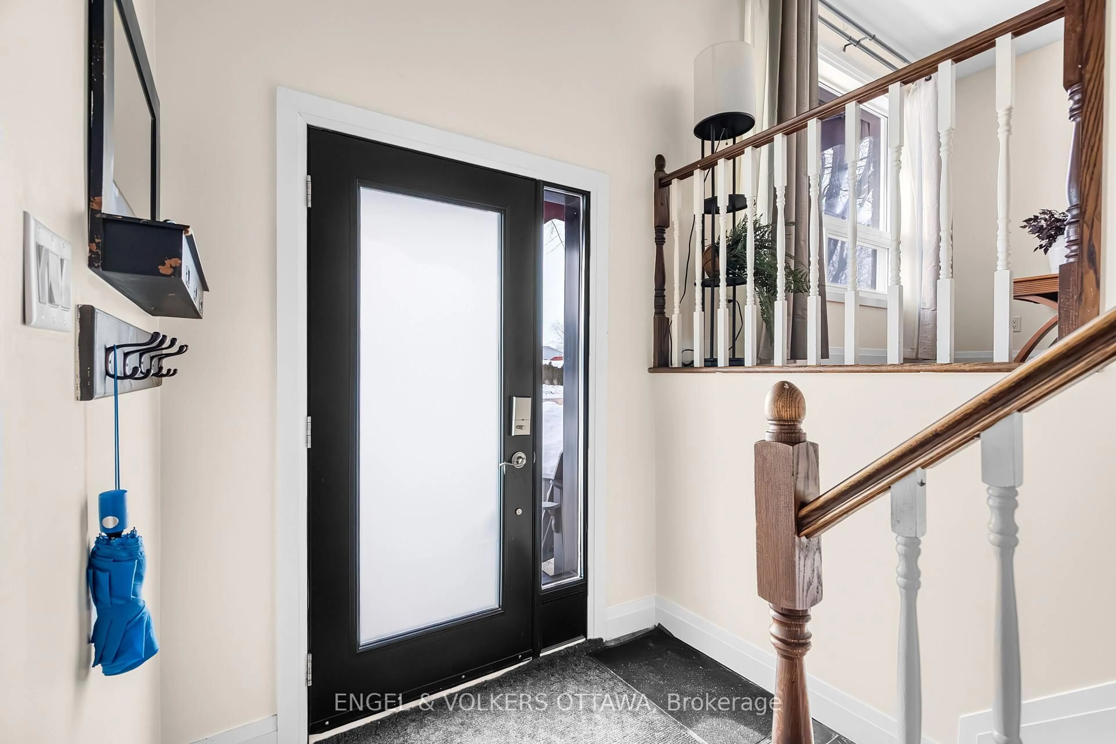 Indoor entryway for 2437 Henri Menard Crt, Clarence-Rockland Ontario K0A 2A0