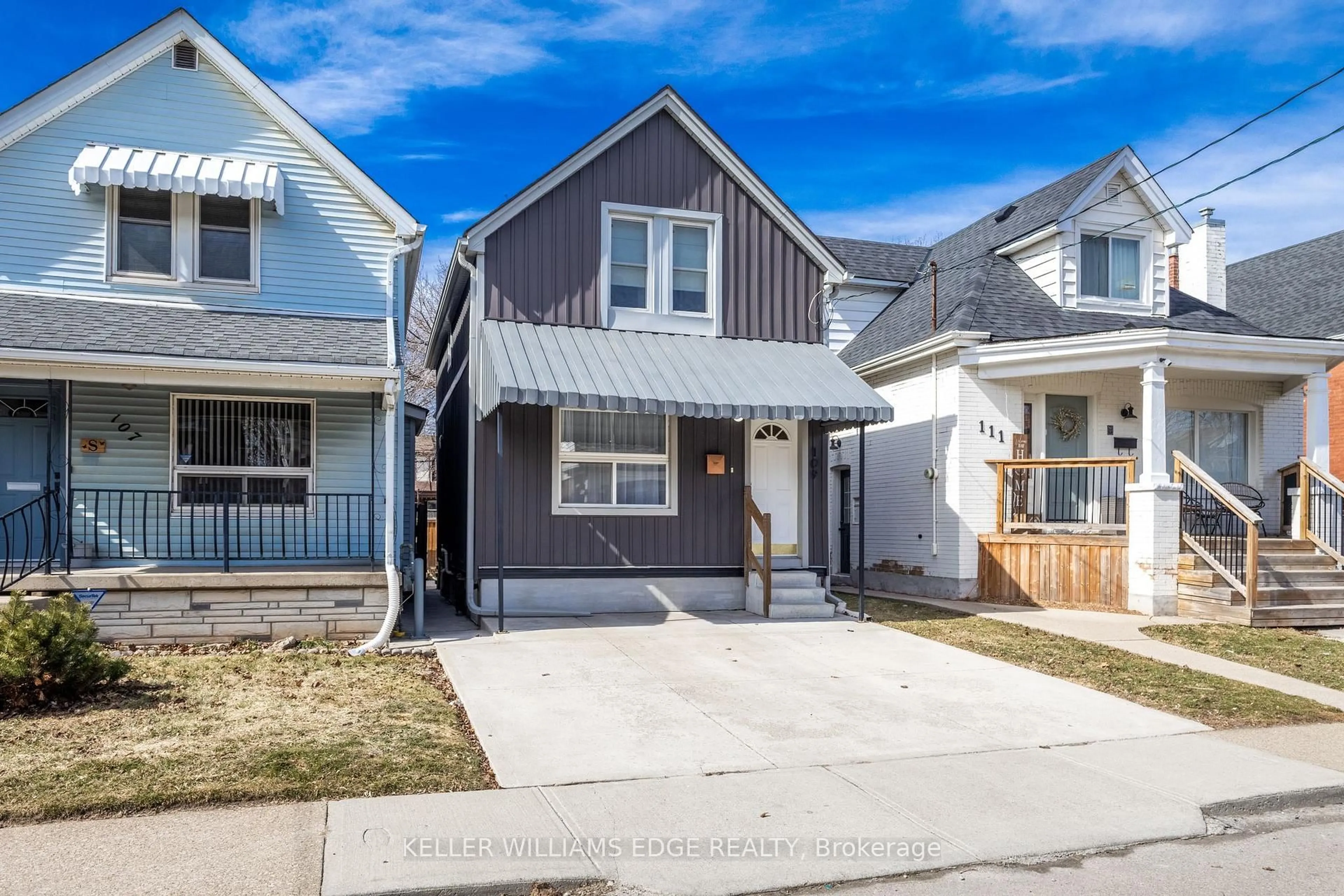 Home with vinyl exterior material, street for 109 Grosvenor Ave, Hamilton Ontario L8L 7S5