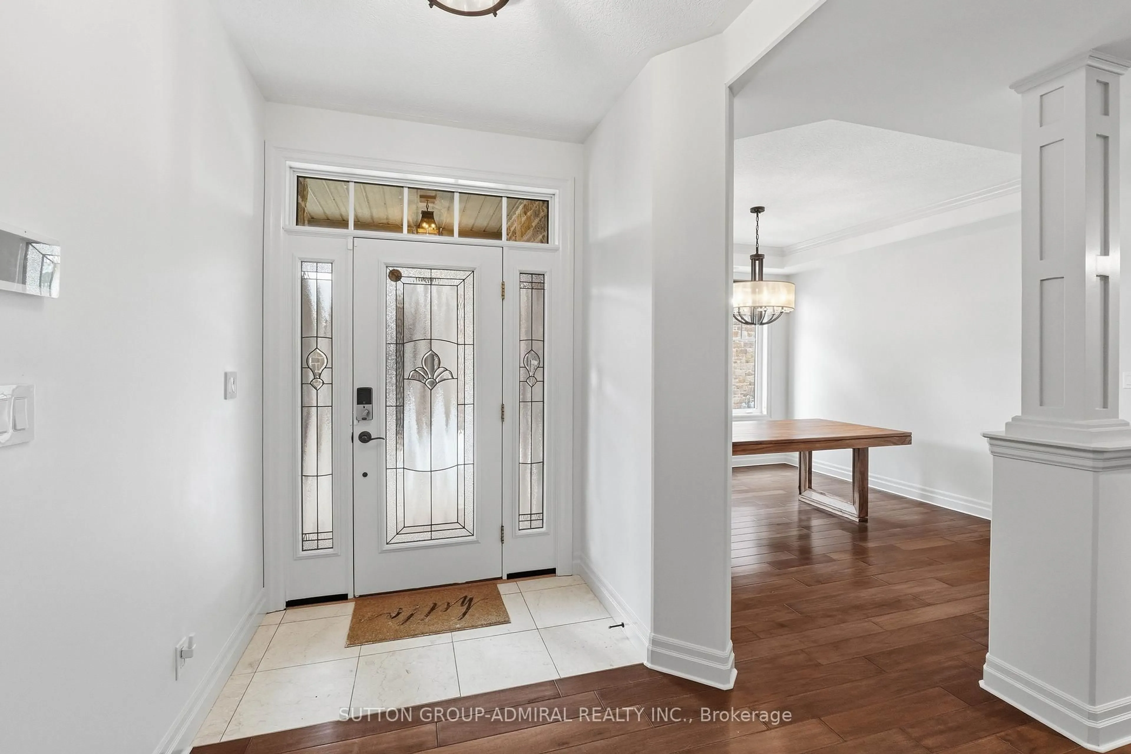 Indoor entryway for 24 South Church St #40, Belleville Ontario K8N 0A9