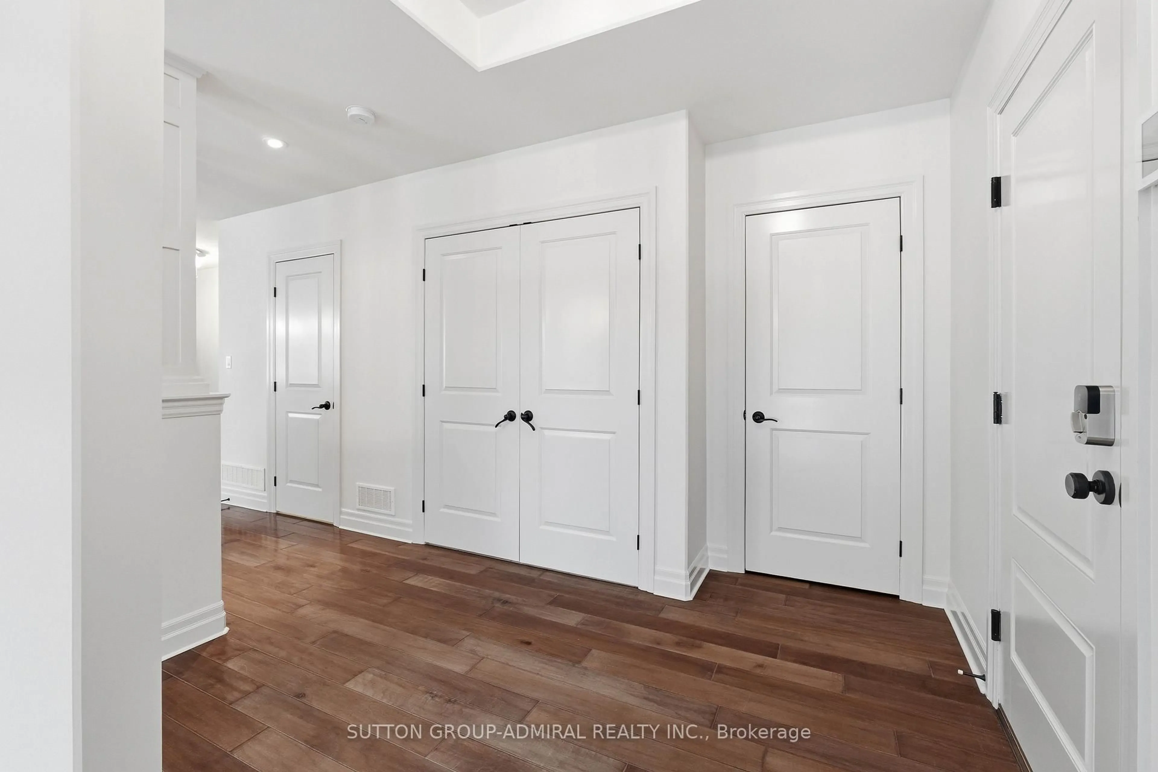 Indoor entryway for 24 South Church St #40, Belleville Ontario K8N 0A9