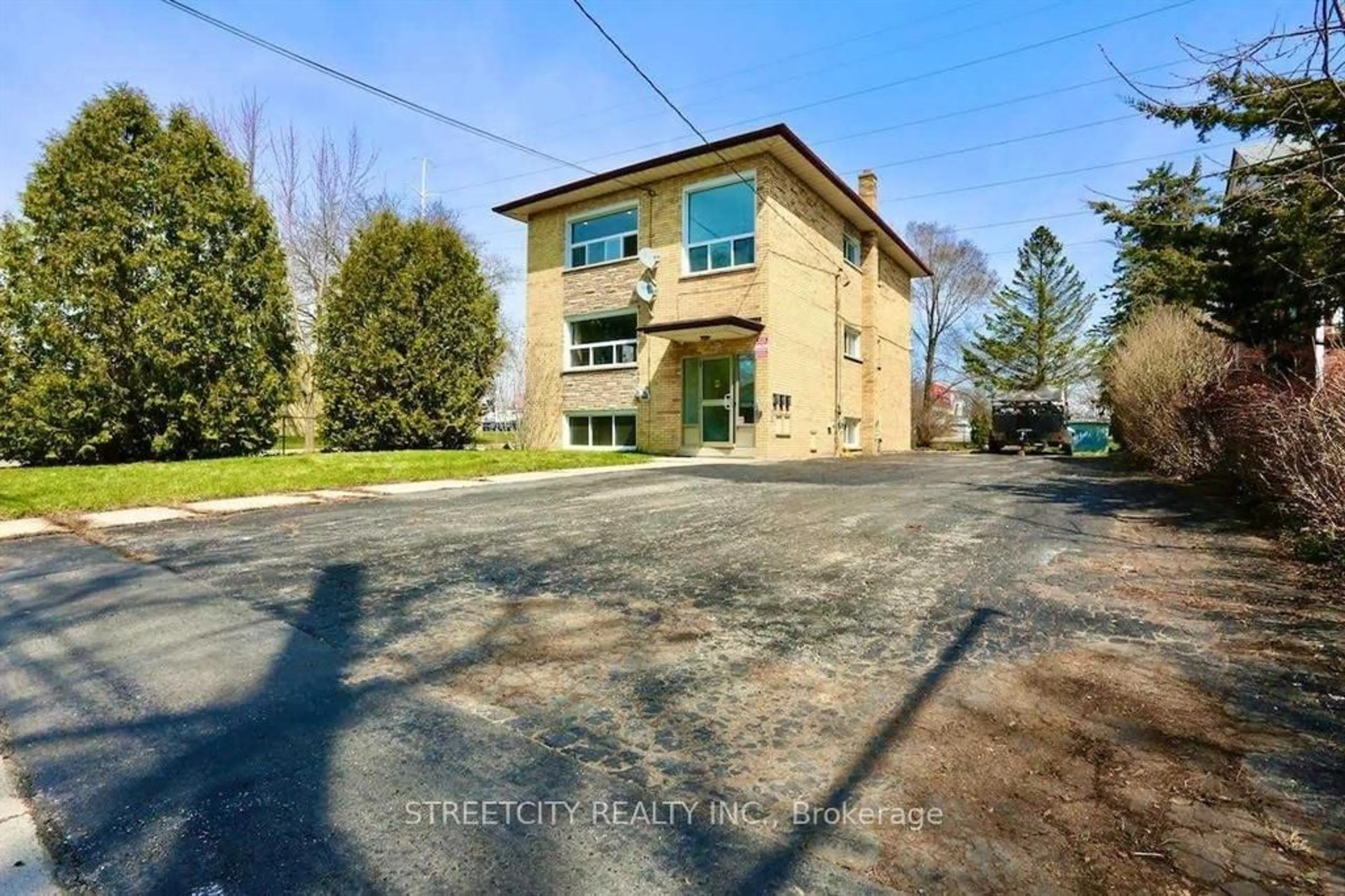A pic from outside/outdoor area/front of a property/back of a property/a pic from drone, building for 394 Thiel St, London East Ontario N5W 4P8