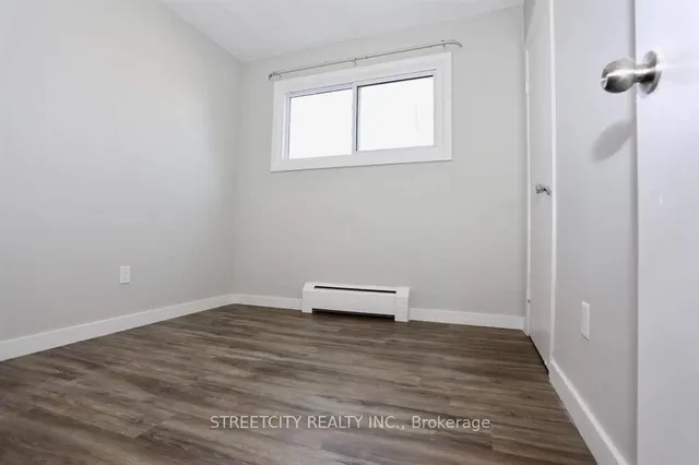 394 Thiel St, London East 2