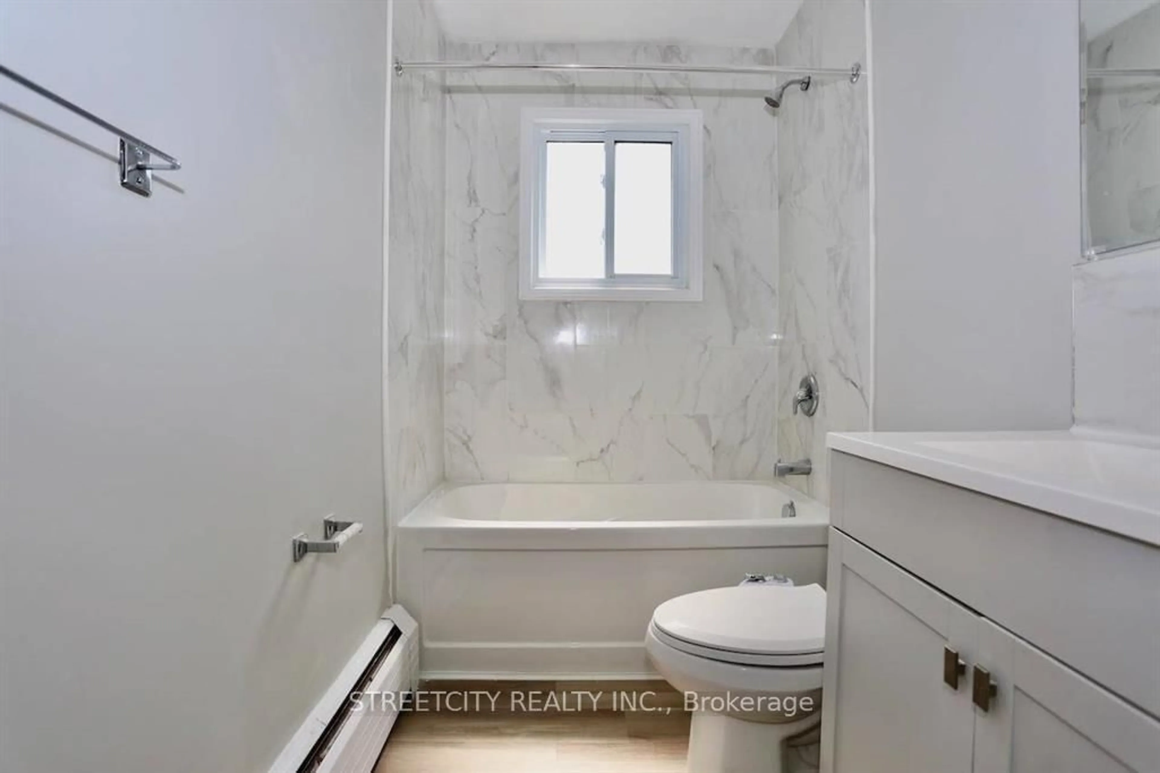 Standard bathroom, ceramic/tile floor for 394 Thiel St, London East Ontario N5W 4P8