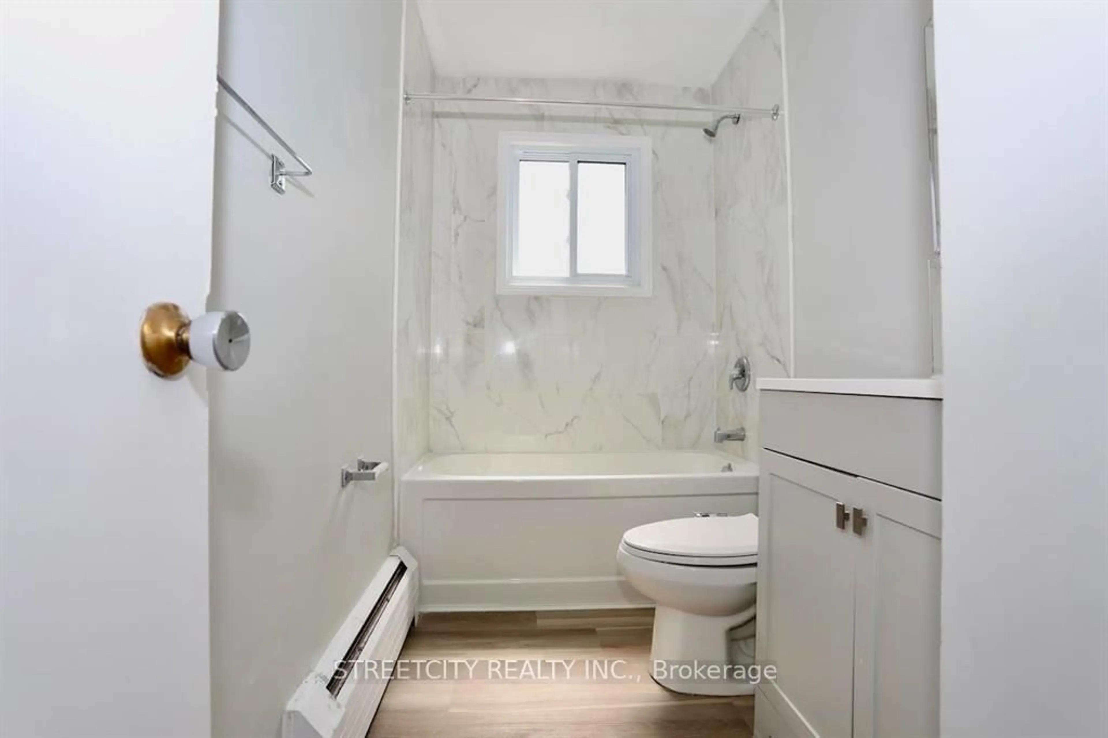 Standard bathroom, ceramic/tile floor for 394 Thiel St, London East Ontario N5W 4P8