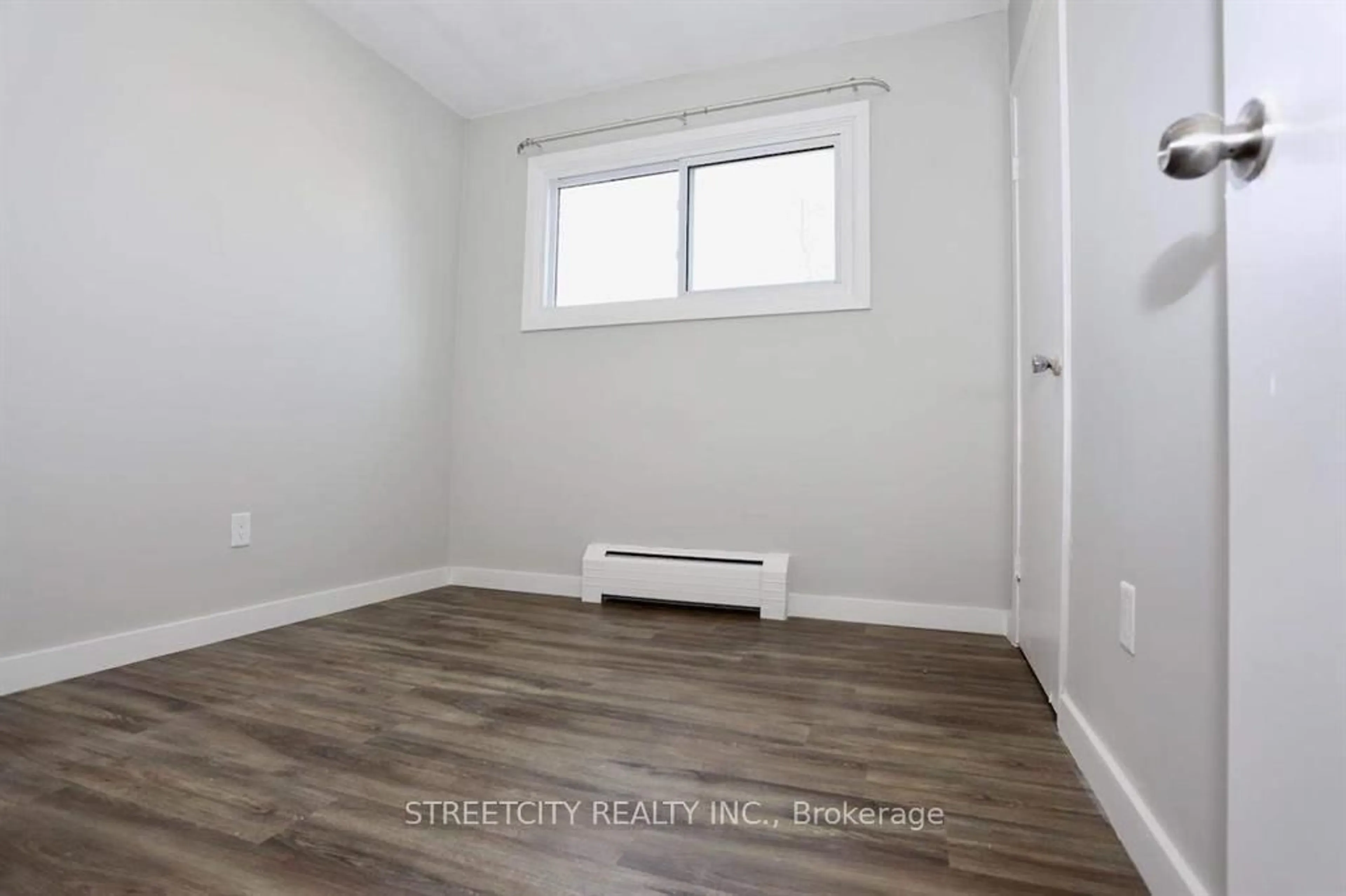 A pic of a room for 394 Thiel St, London East Ontario N5W 4P8