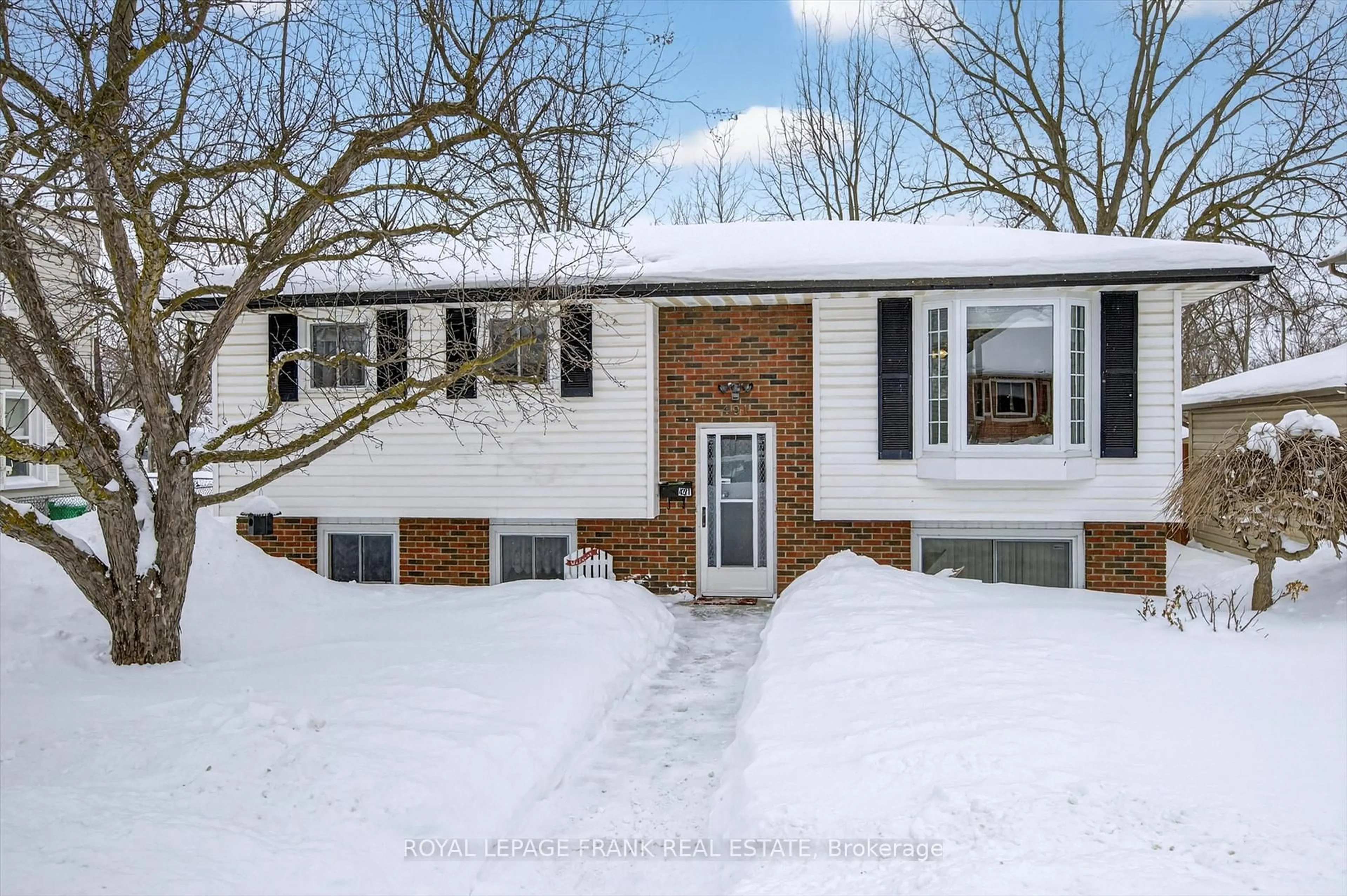 Home with vinyl exterior material, street for 491 Chamberlain St, Peterborough Ontario K9J 4L3