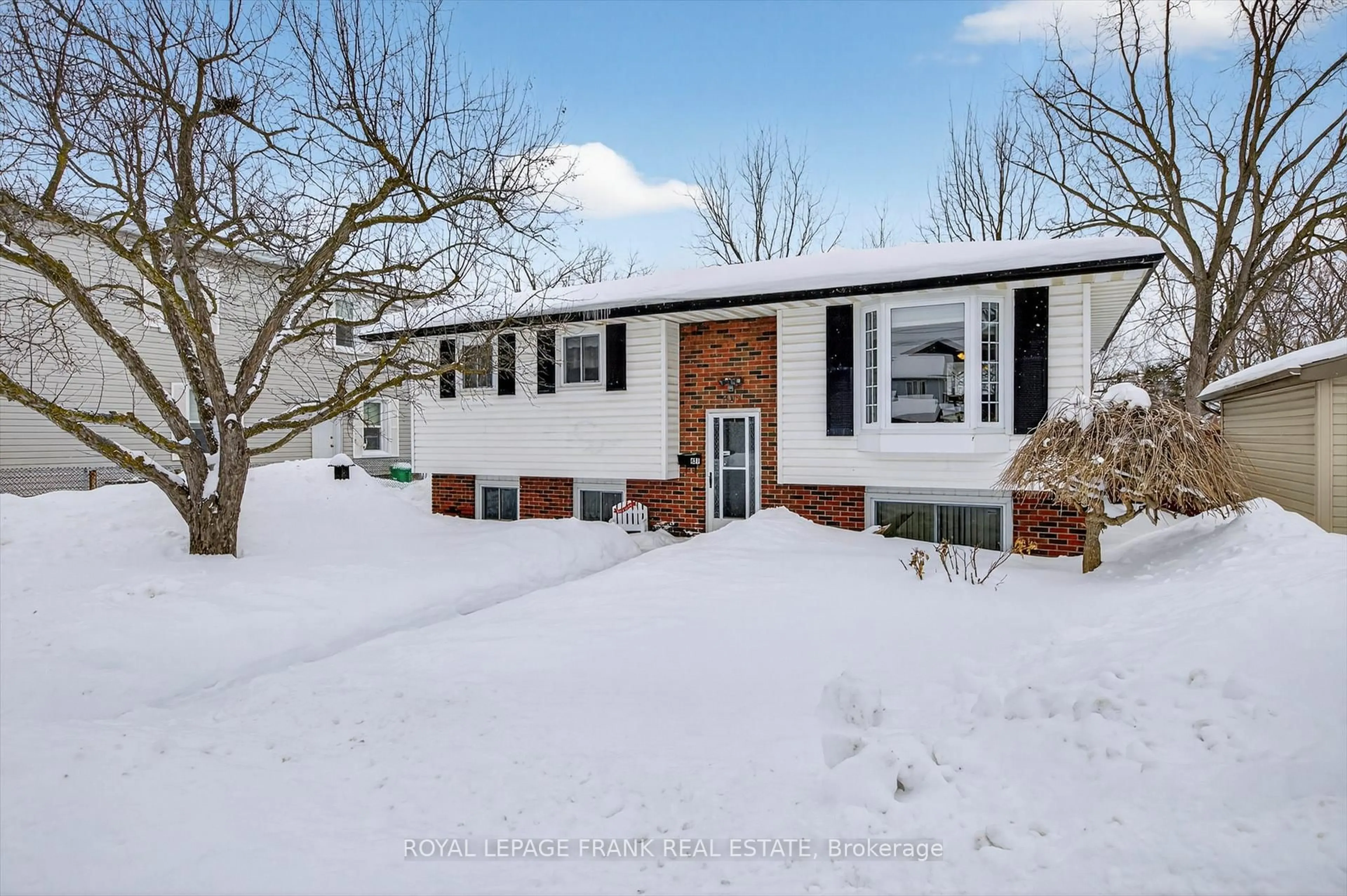 A pic from outside/outdoor area/front of a property/back of a property/a pic from drone, street for 491 Chamberlain St, Peterborough Ontario K9J 4L3