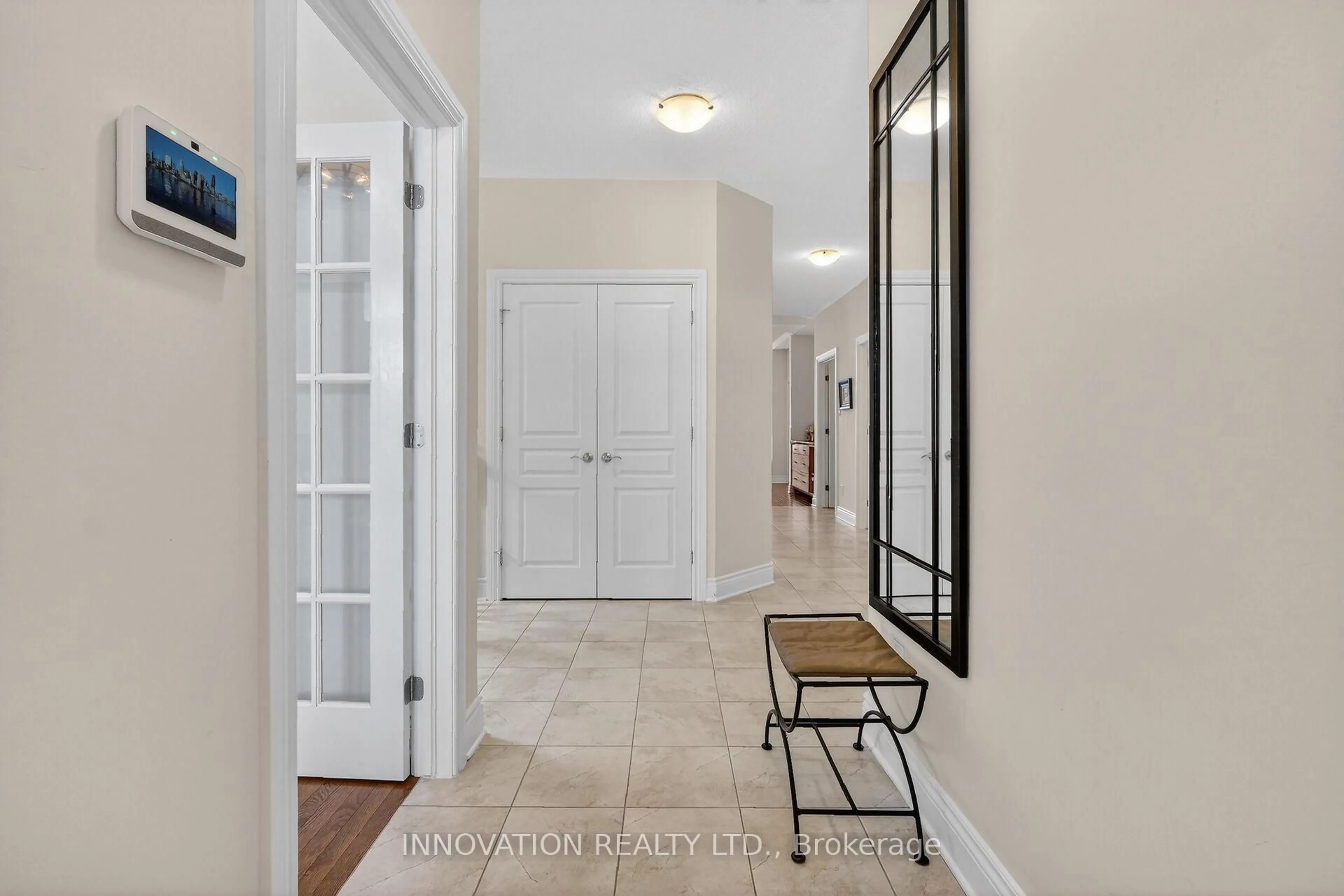 Indoor entryway for 127 Elfin Grve, Ottawa Ontario K2V 0B9