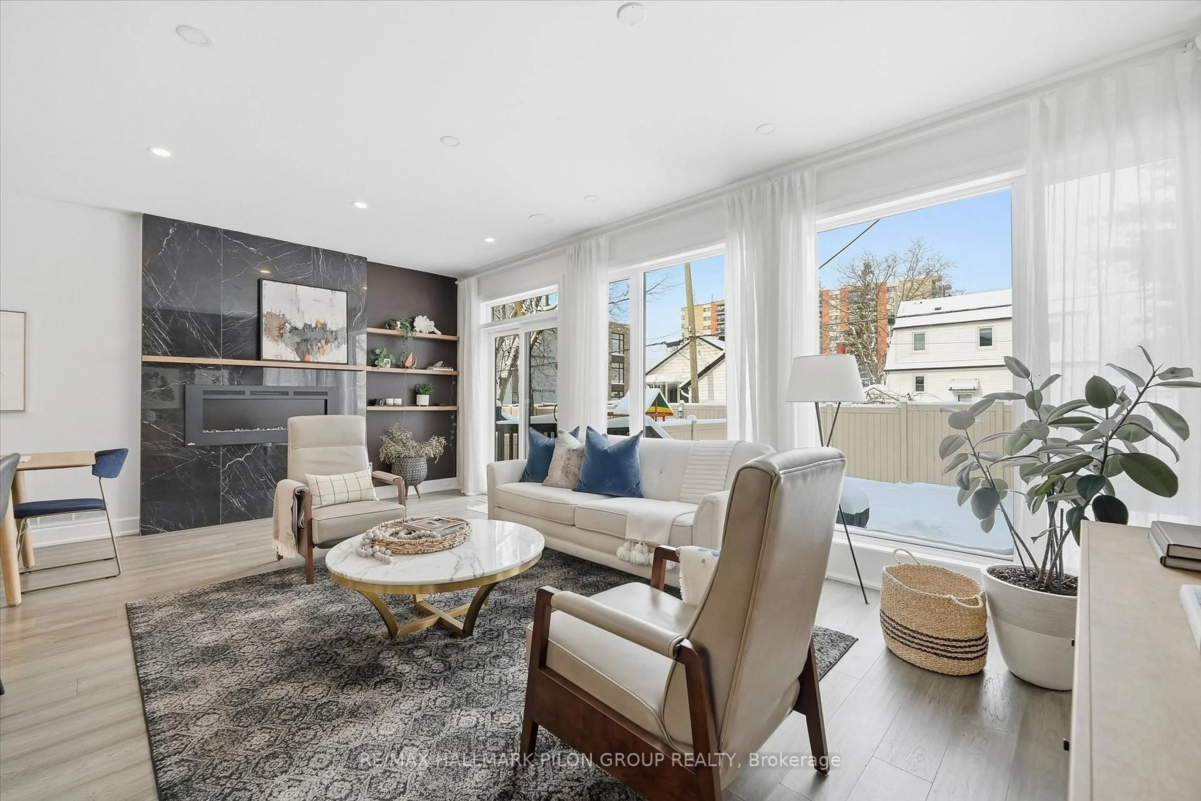 Living room with furniture, unknown for 559 Mutual St, Ottawa Ontario K1K 1C5