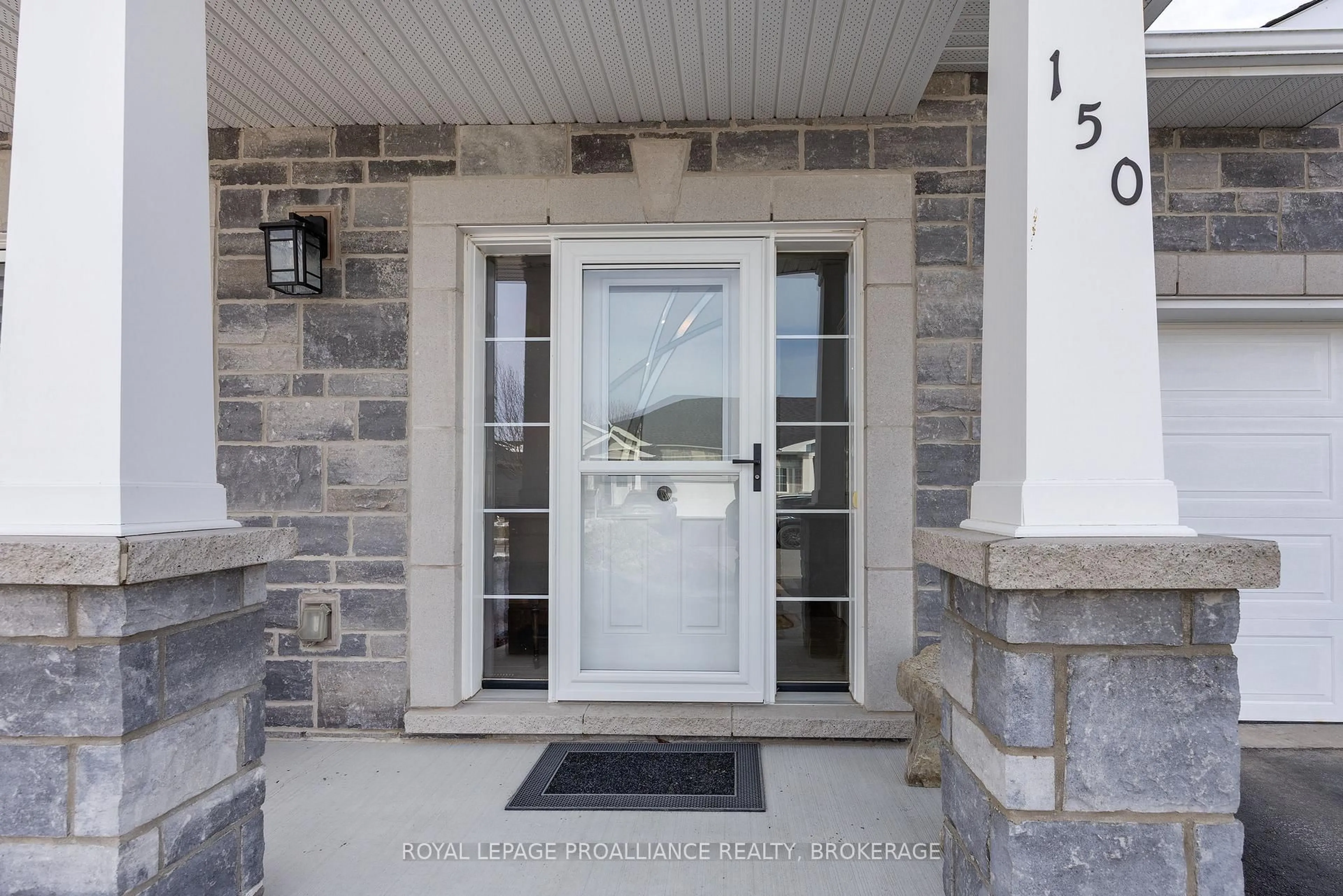 Indoor entryway for 150 Sorbie Cres, Loyalist Ontario K7N 0B7