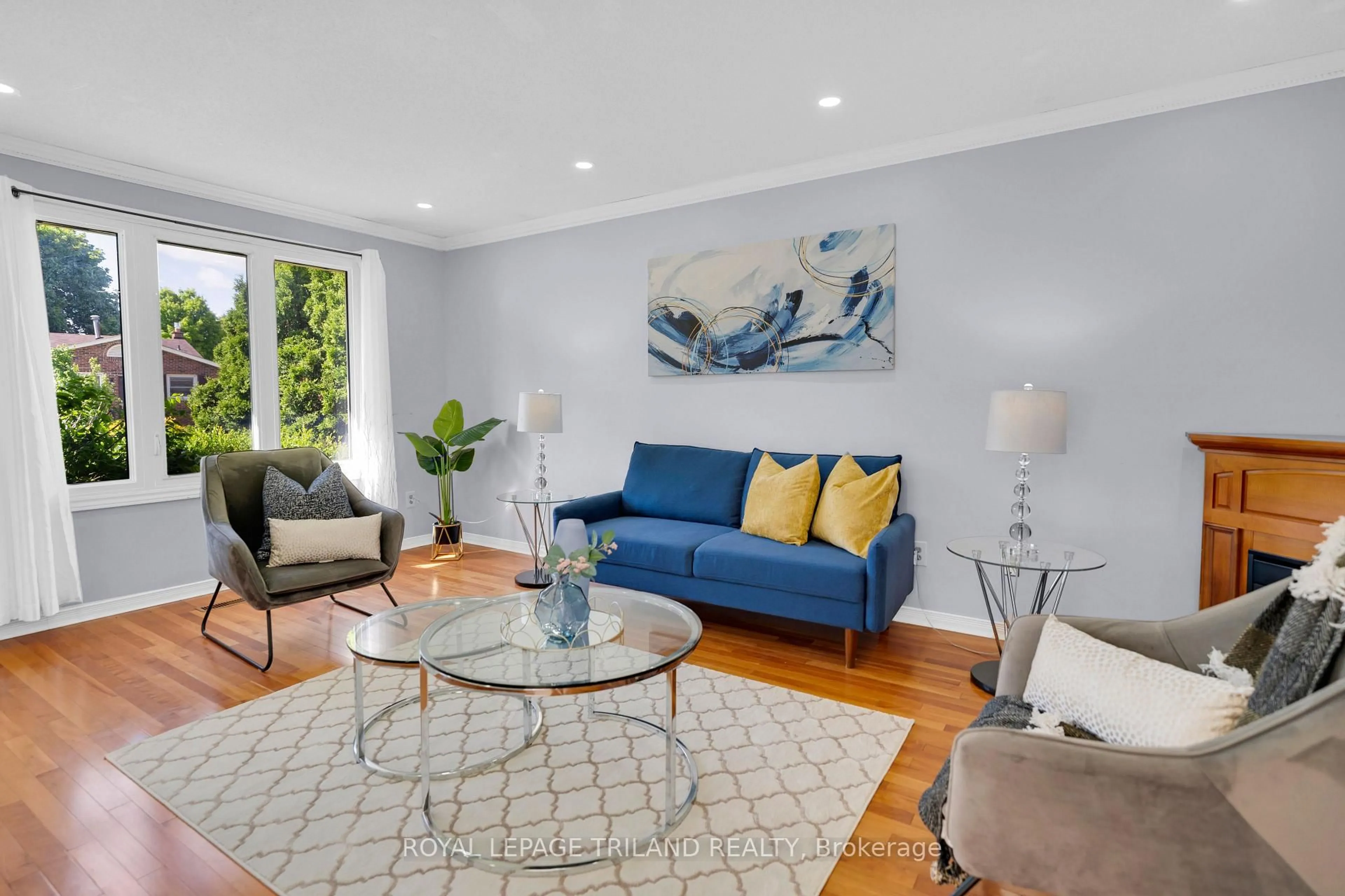 Living room with furniture, unknown for 92 Ardsley Rd, London North Ontario N6G 3W4