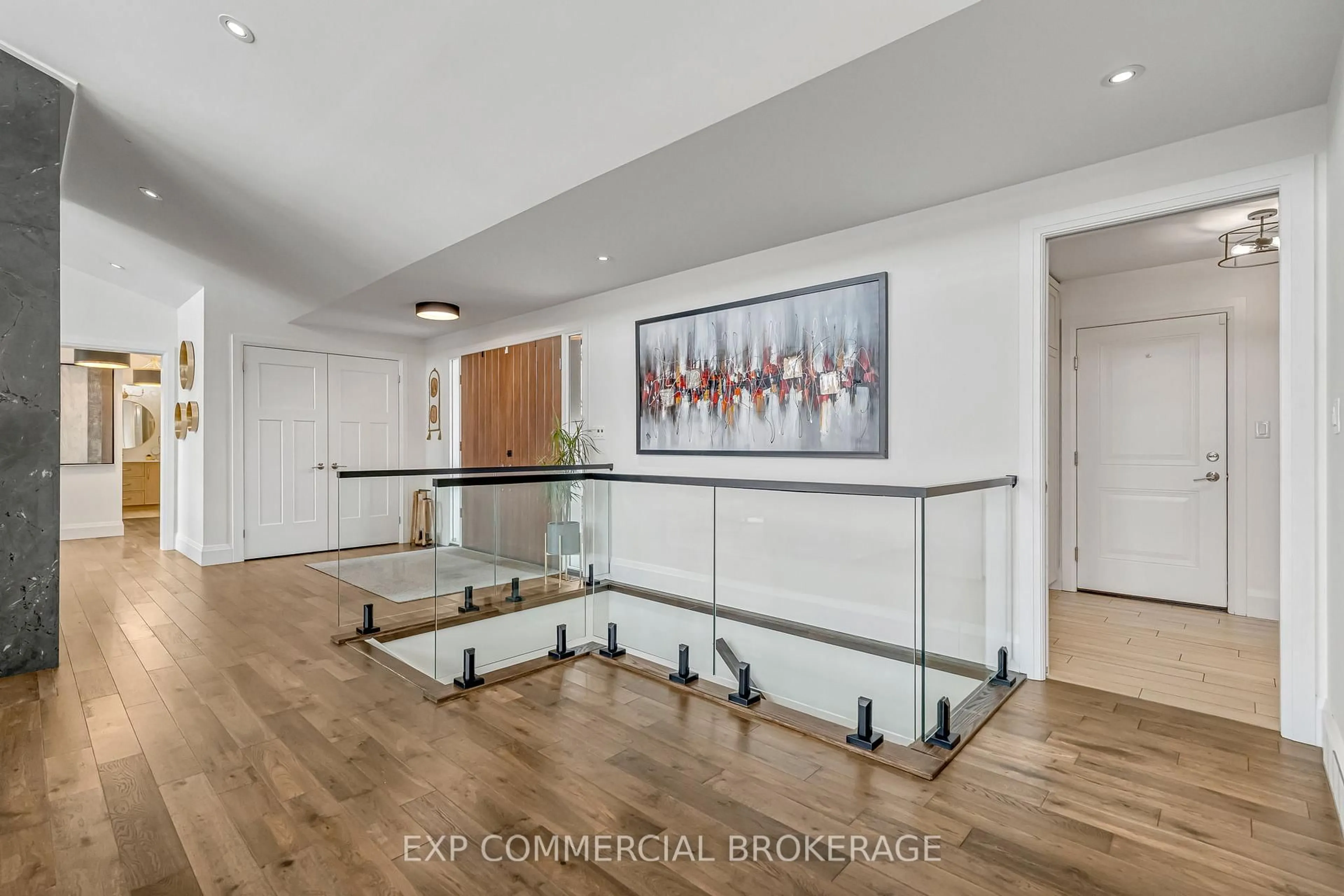 Indoor foyer for 132 Parkview Dr, Woodstock Ontario N4T 0J2