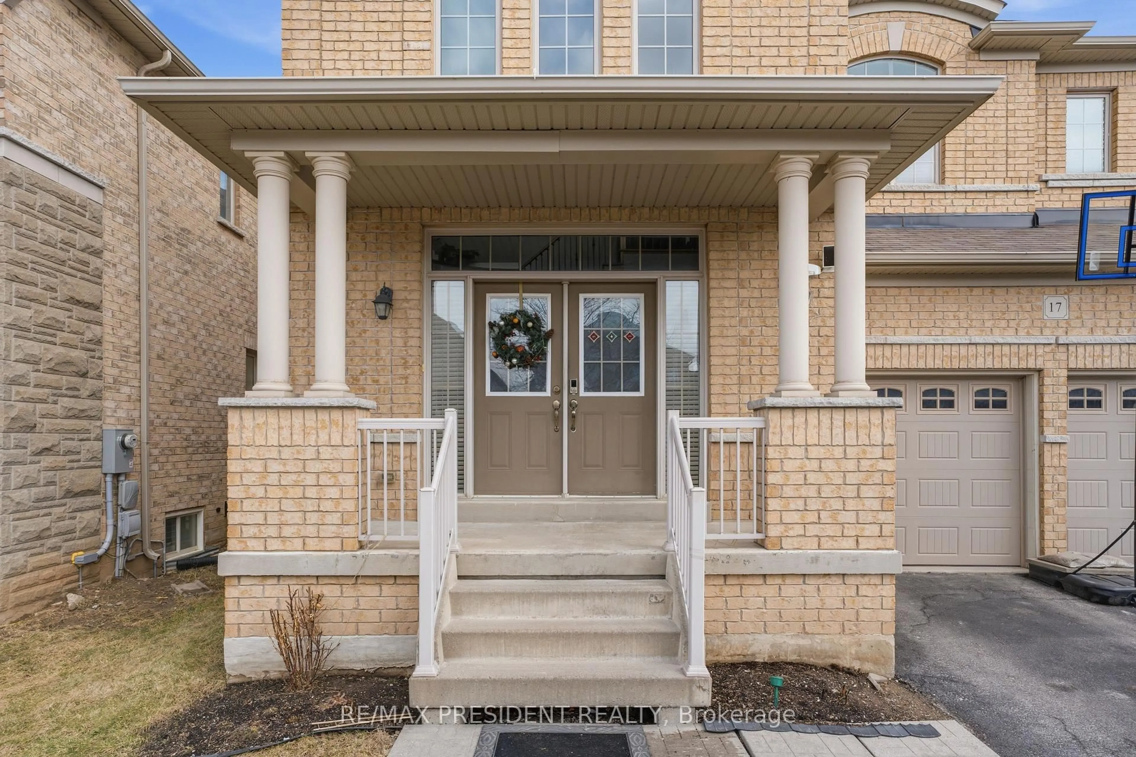 Unknown for 17 Mccartney St, Hamilton Ontario L8B 0T7