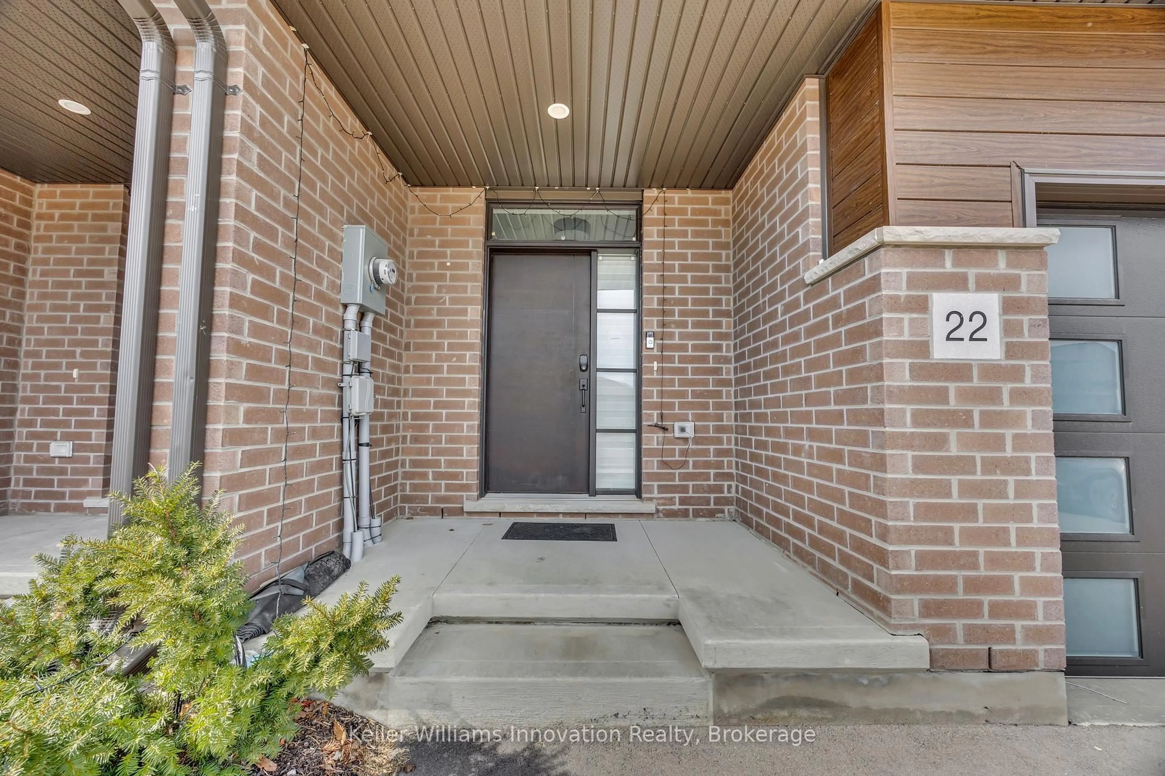 Indoor entryway for 22 Martin St, Tillsonburg Ontario N4G 0K8
