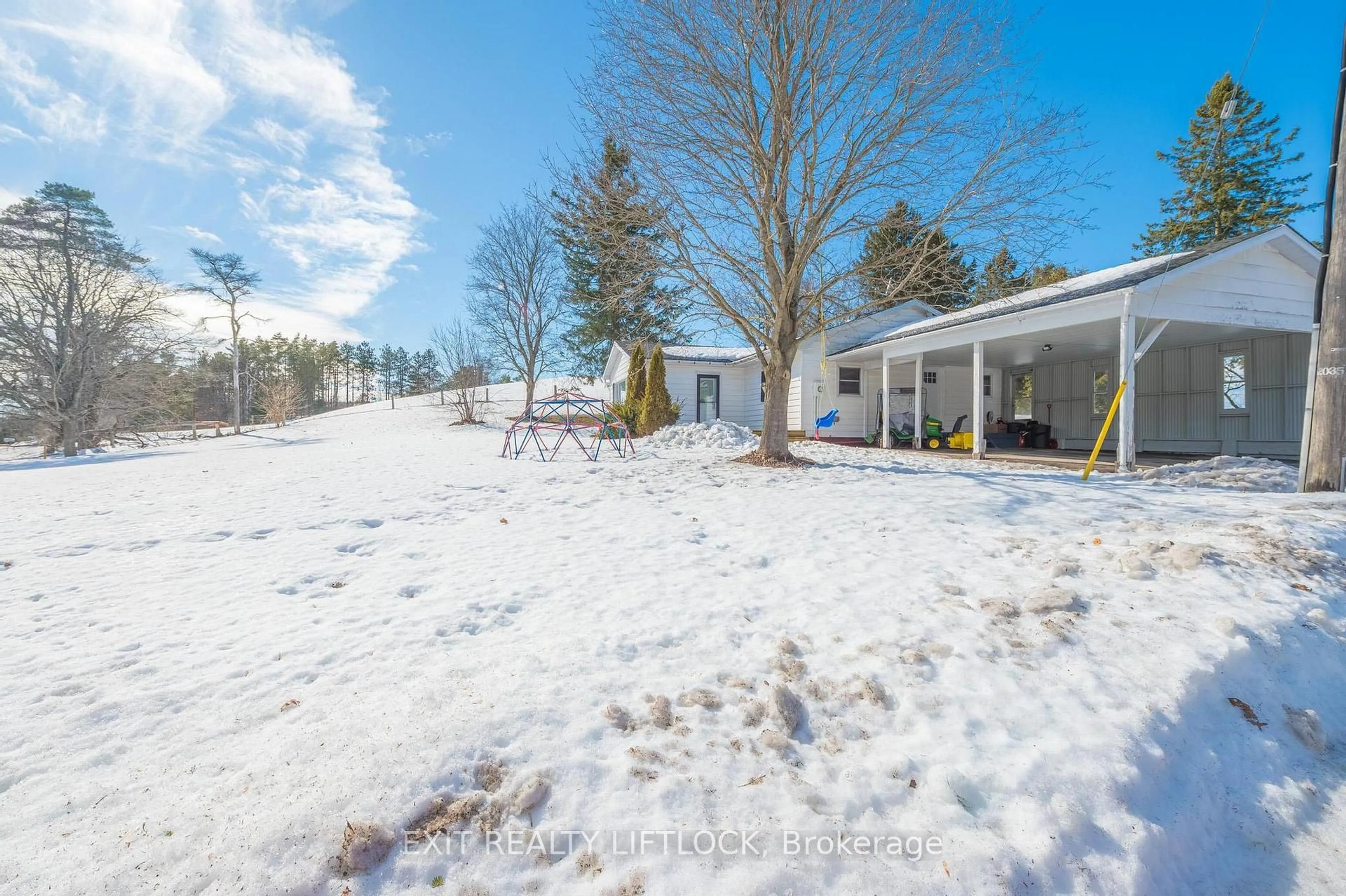 A pic from outside/outdoor area/front of a property/back of a property/a pic from drone, unknown for 9236 Forest Cres, Port Hope Ontario L0A 1B0