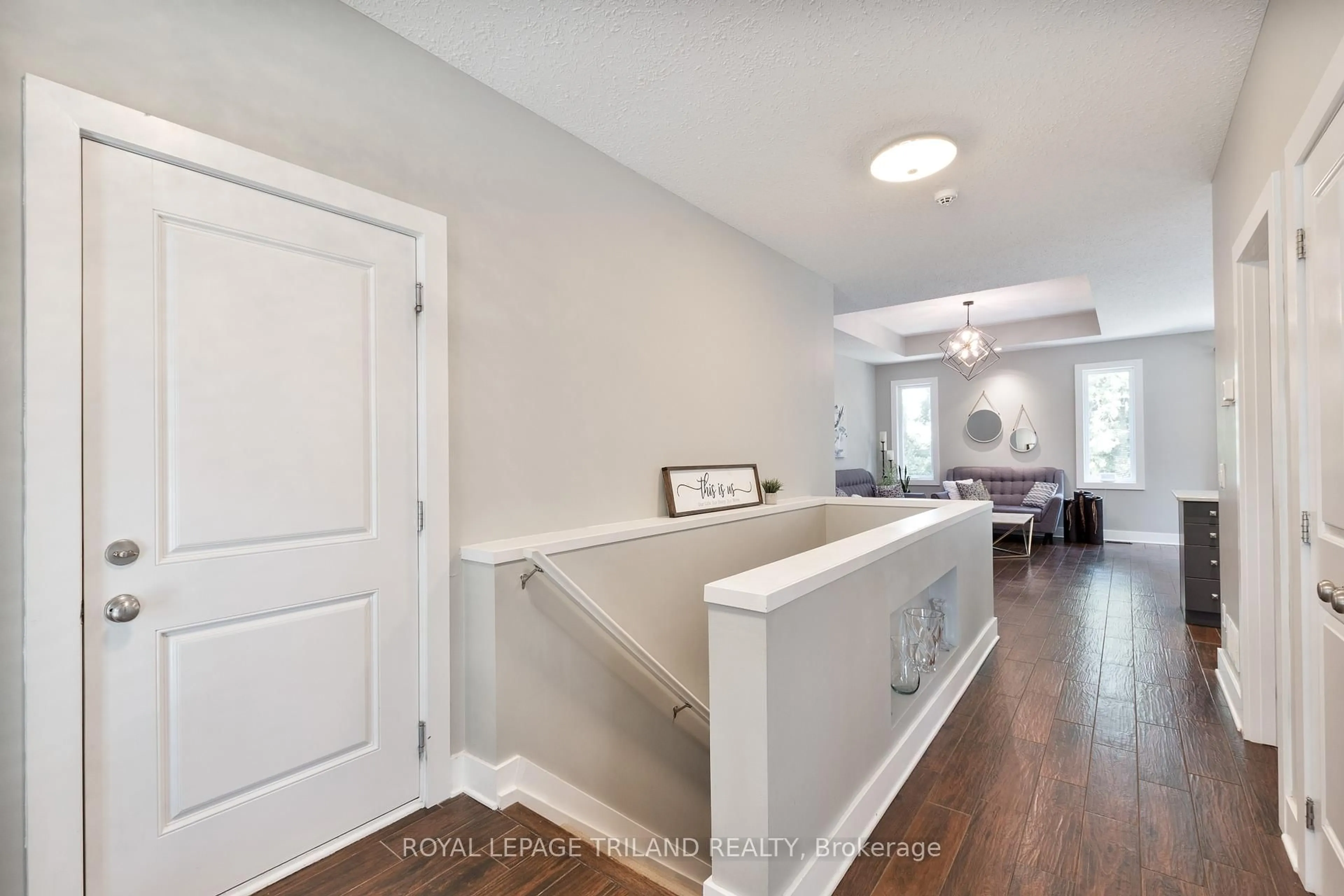 Indoor entryway for 681 Bennett Cres, Strathroy-Caradoc Ontario N0L 1W0