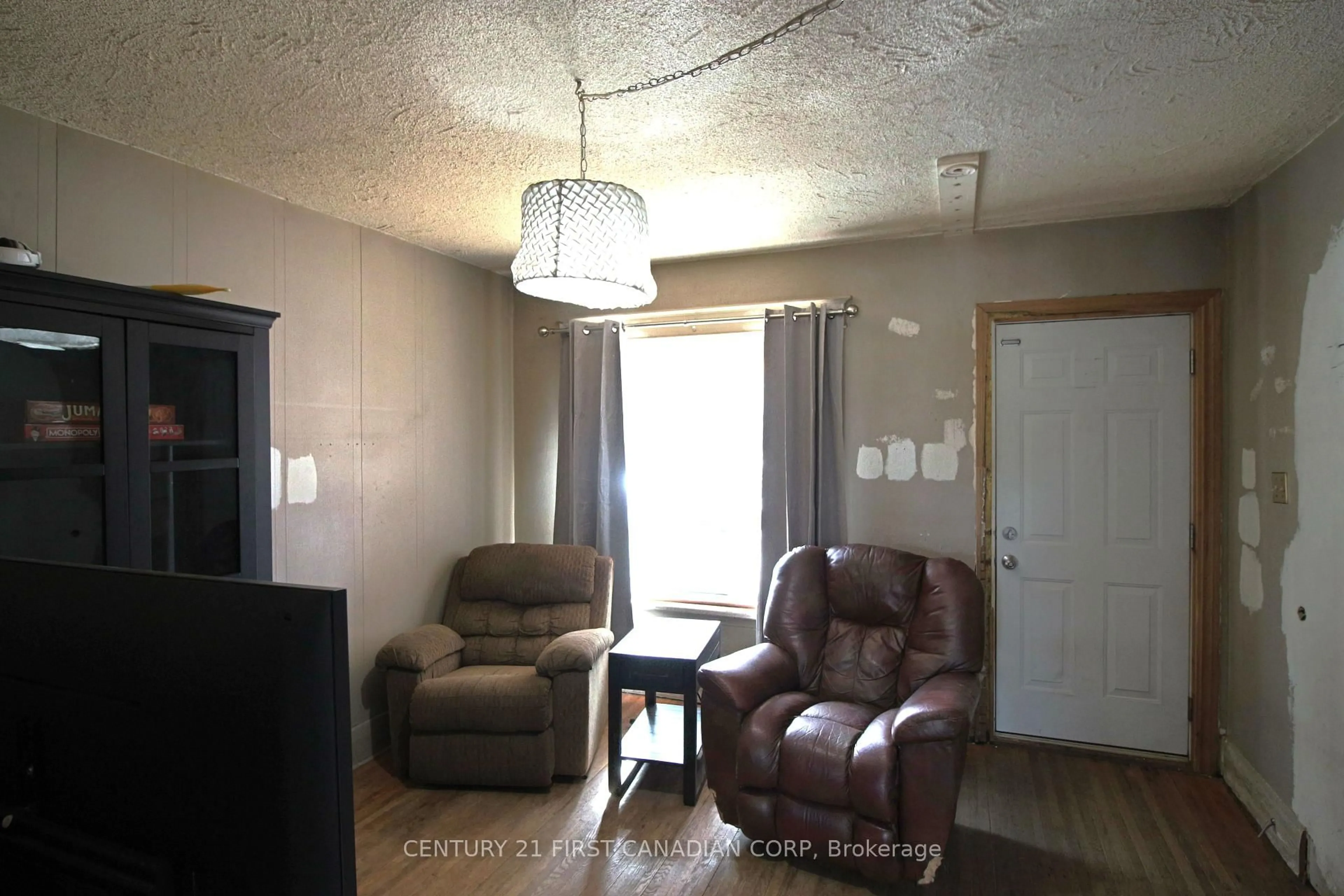 A pic of a room for 54 Terrace St, London South Ontario N5Z 2X6