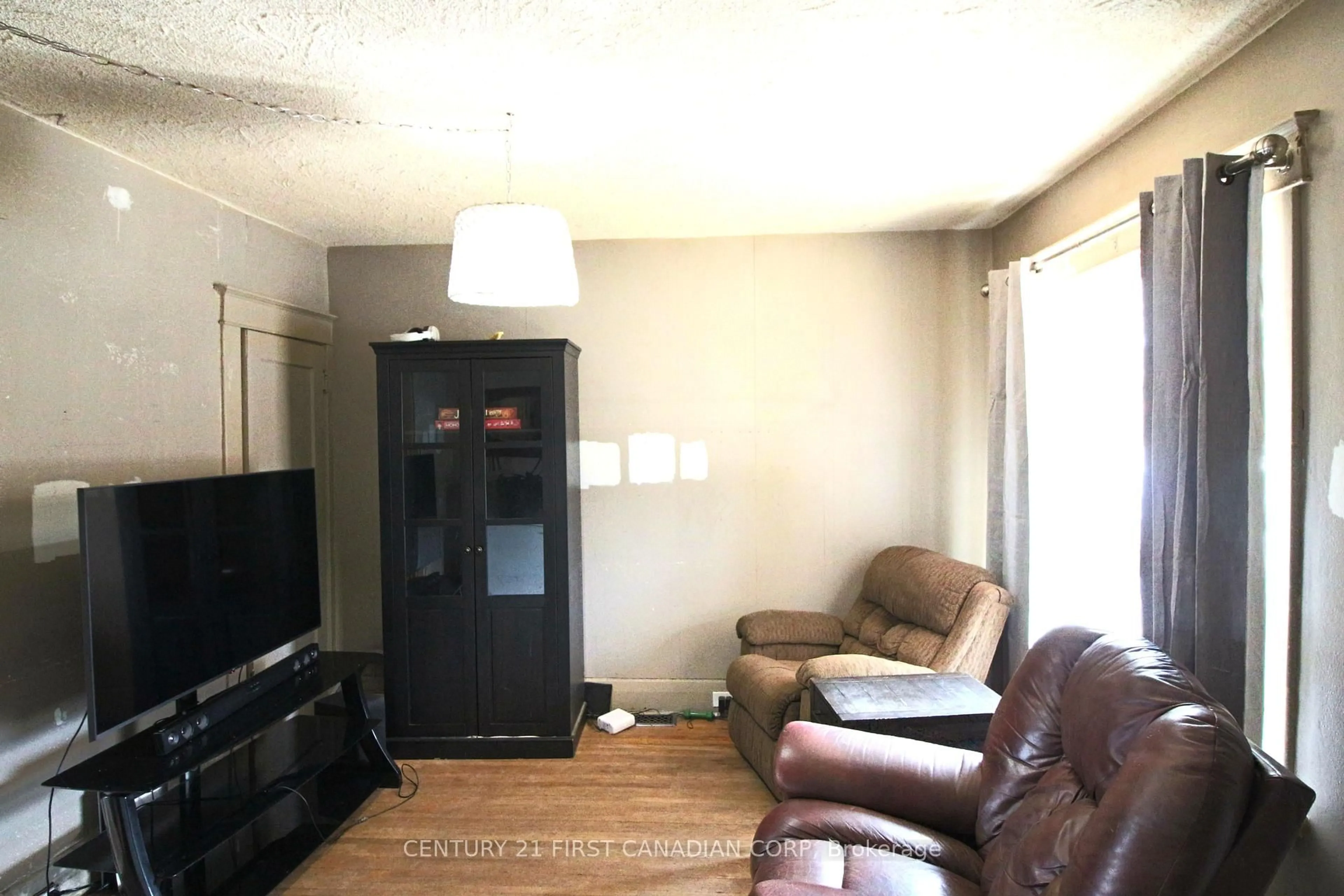 A pic of a room for 54 Terrace St, London South Ontario N5Z 2X6