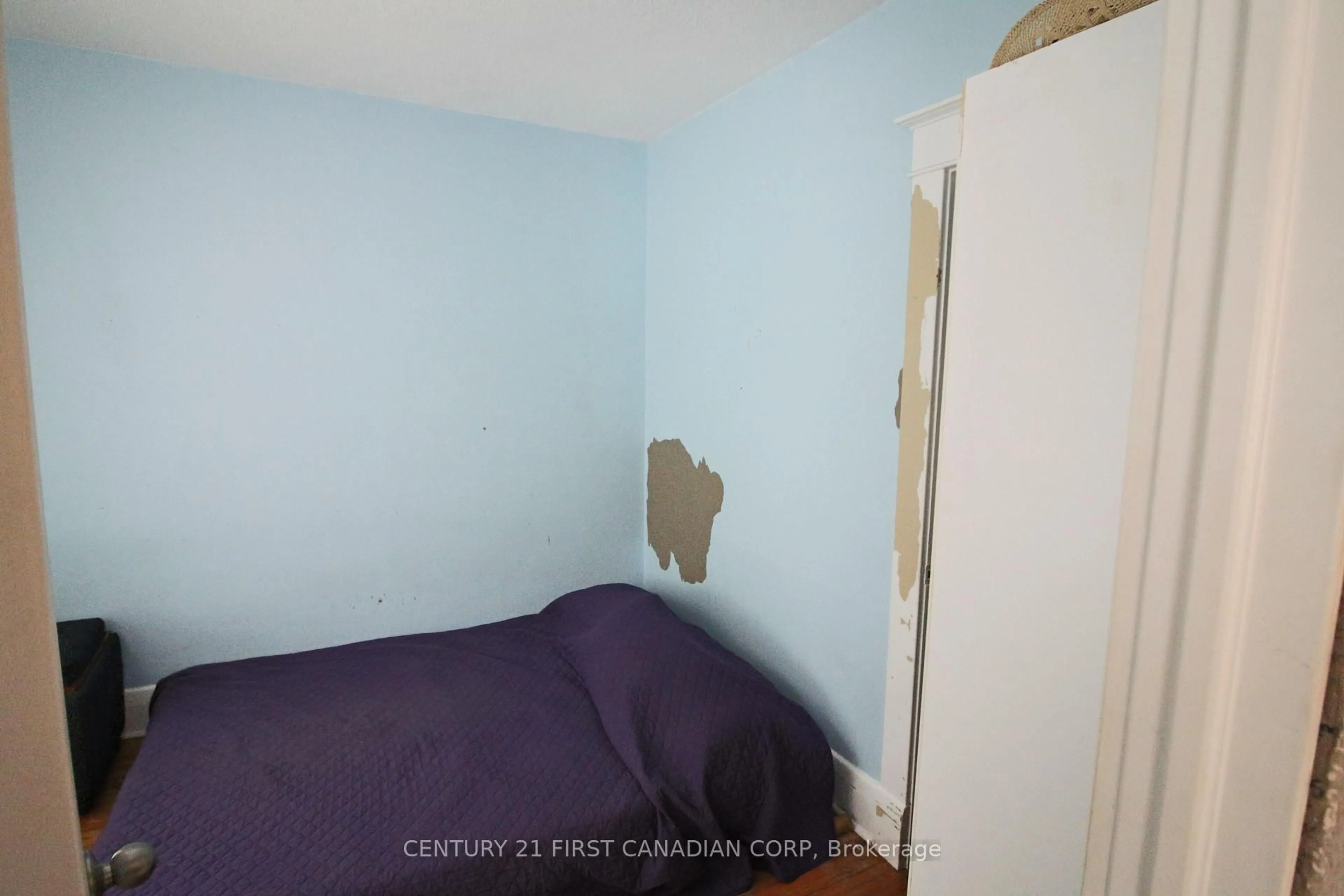 A pic of a room for 54 Terrace St, London South Ontario N5Z 2X6