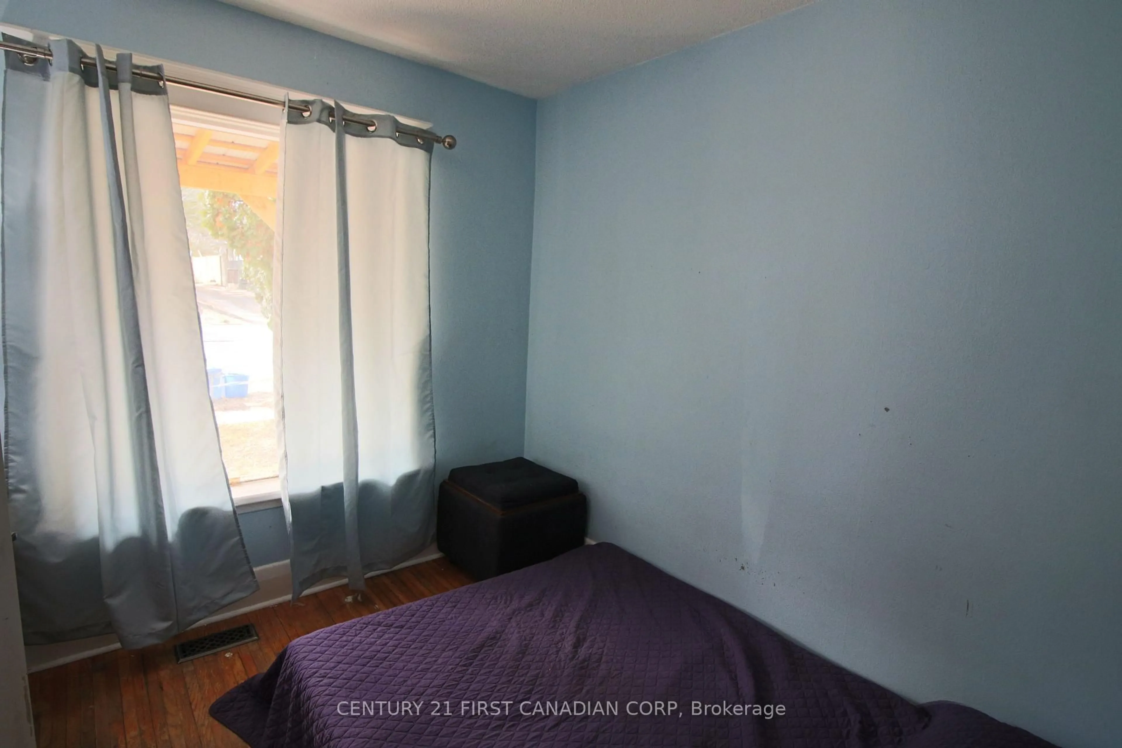 A pic of a room for 54 Terrace St, London South Ontario N5Z 2X6