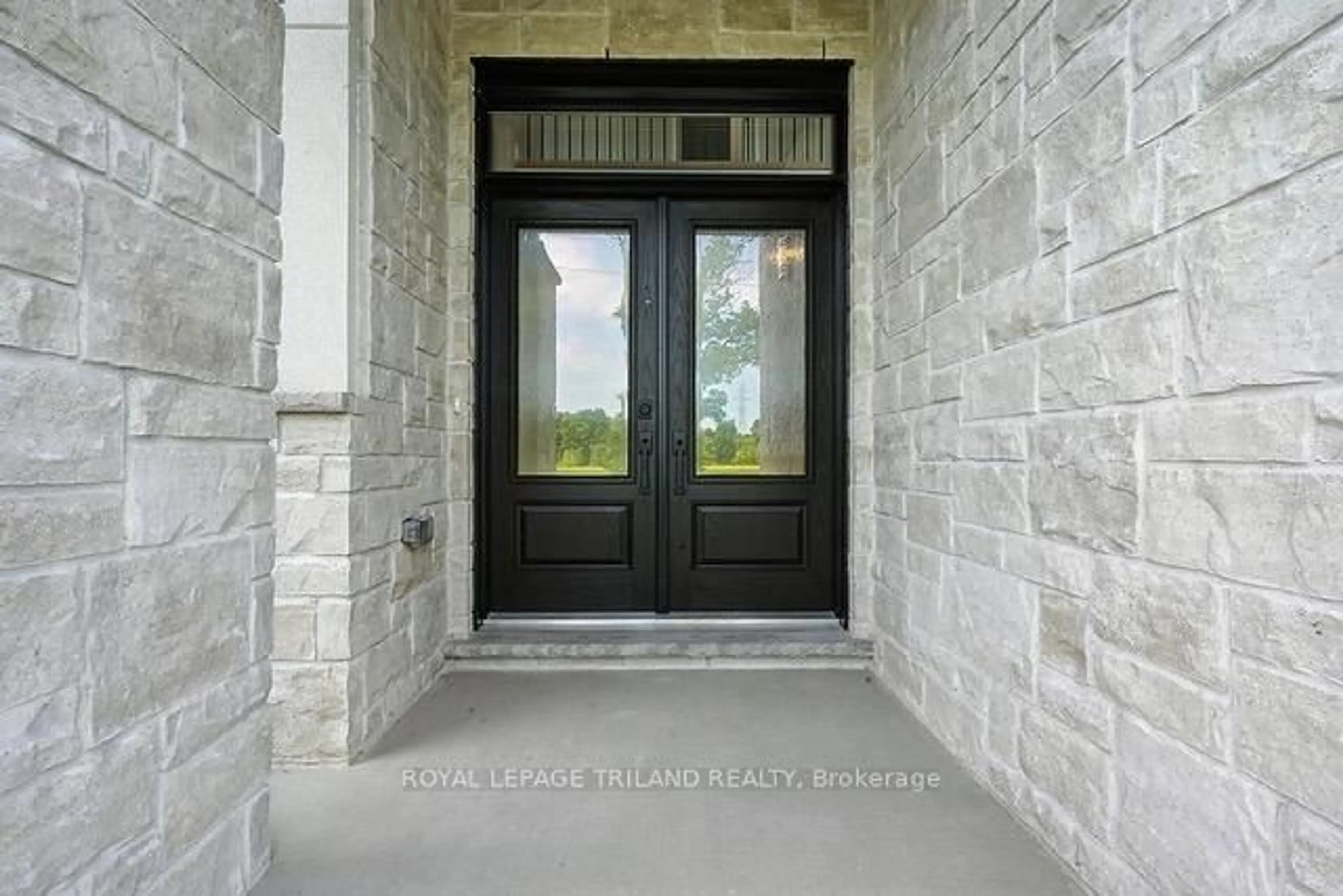 Indoor entryway for 4203 LIBERTY Crossing, London South Ontario N6P 0L1