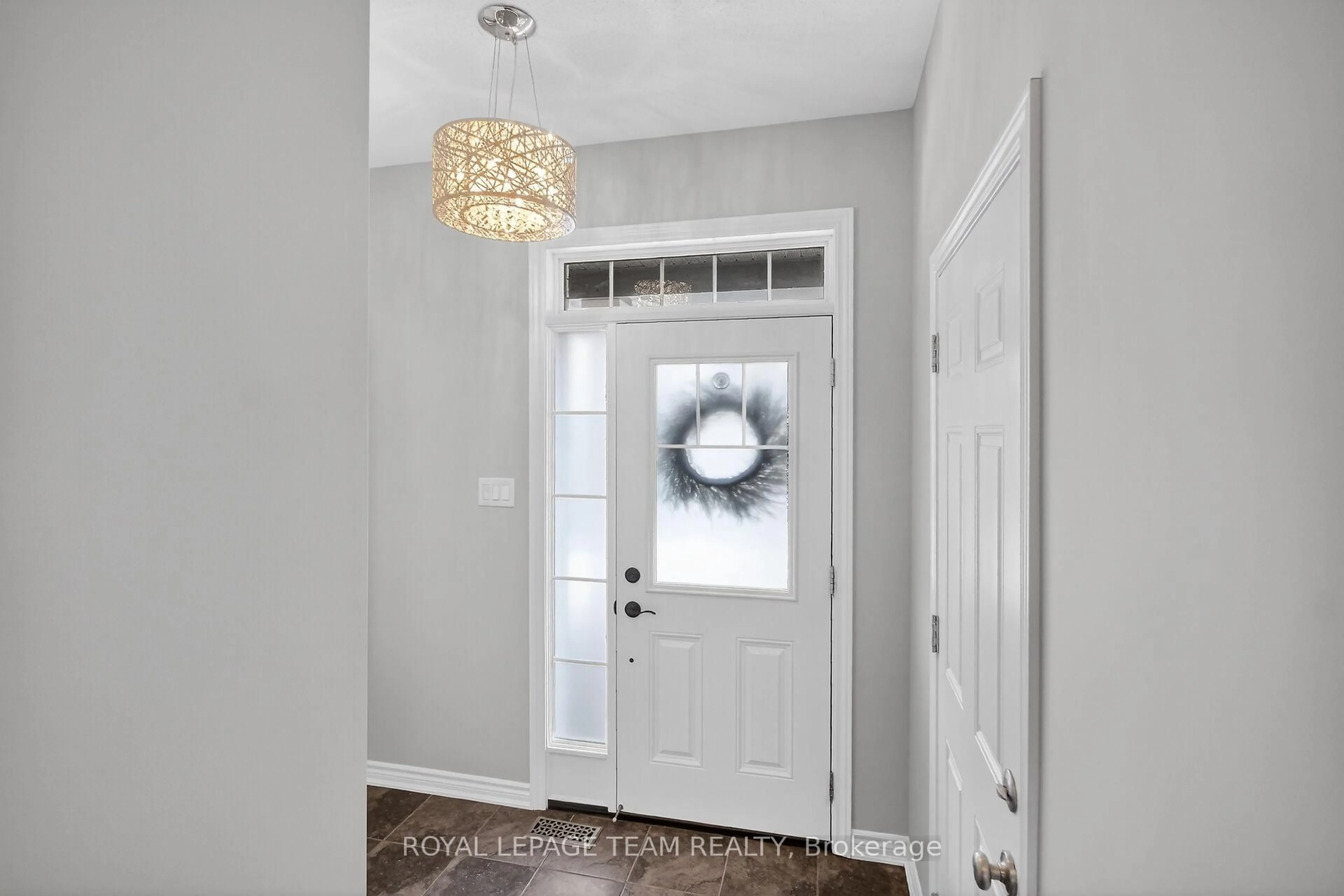Indoor entryway for 626 Bluegill Ave, Ottawa Ontario K2J 5Y8