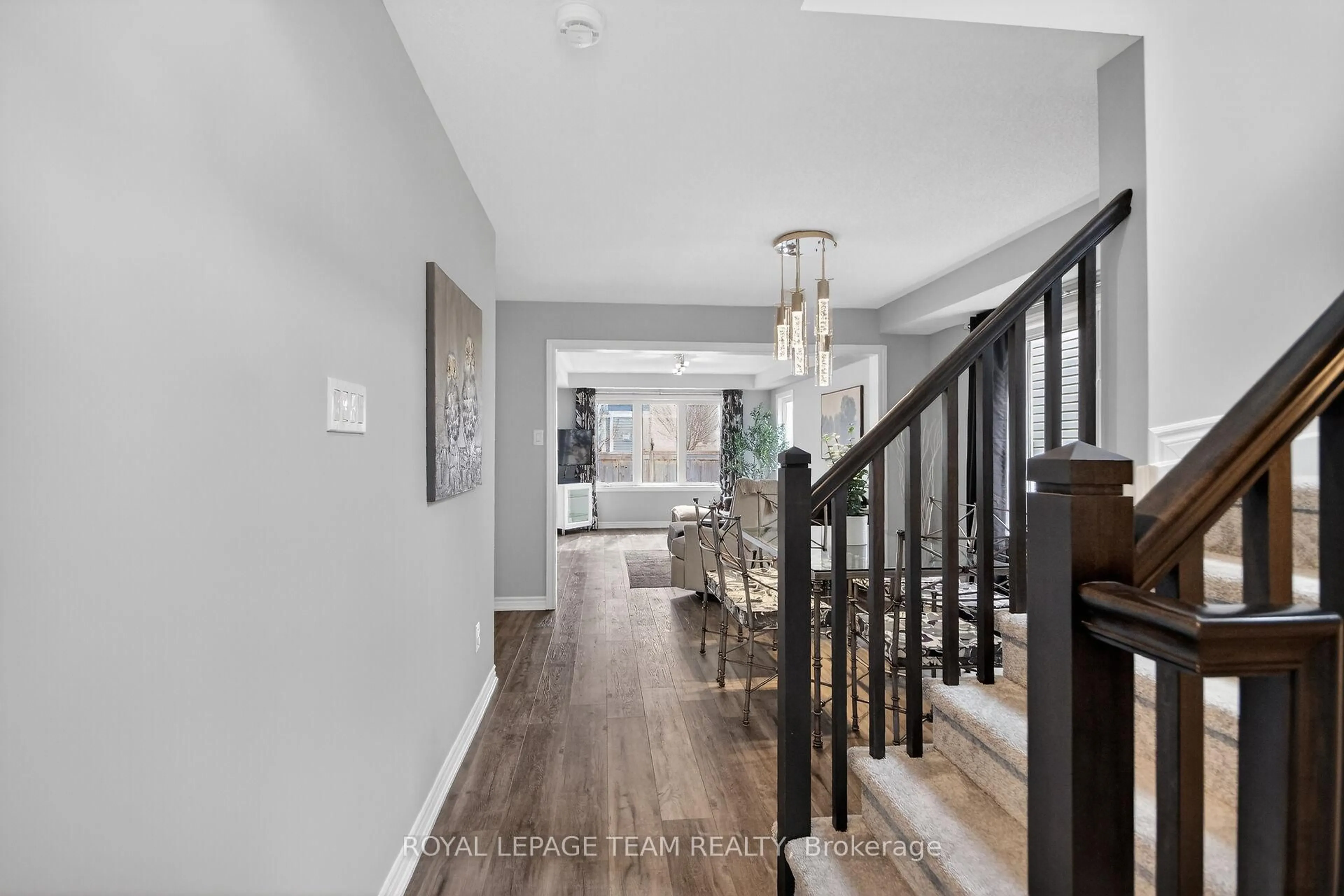 Indoor entryway for 626 Bluegill Ave, Ottawa Ontario K2J 5Y8