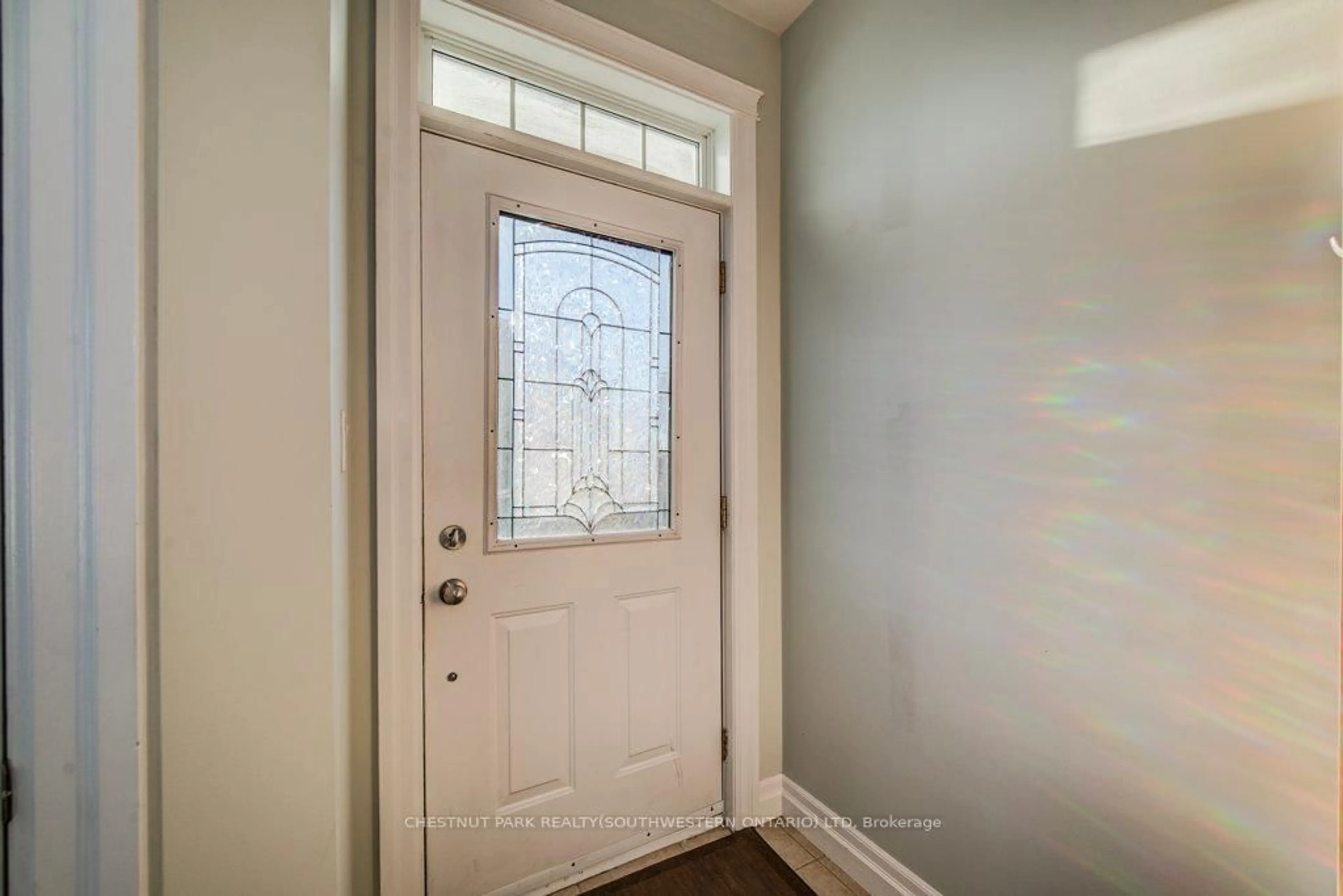 Indoor entryway for 555 King St #201, Kitchener Ontario N2G 2L9