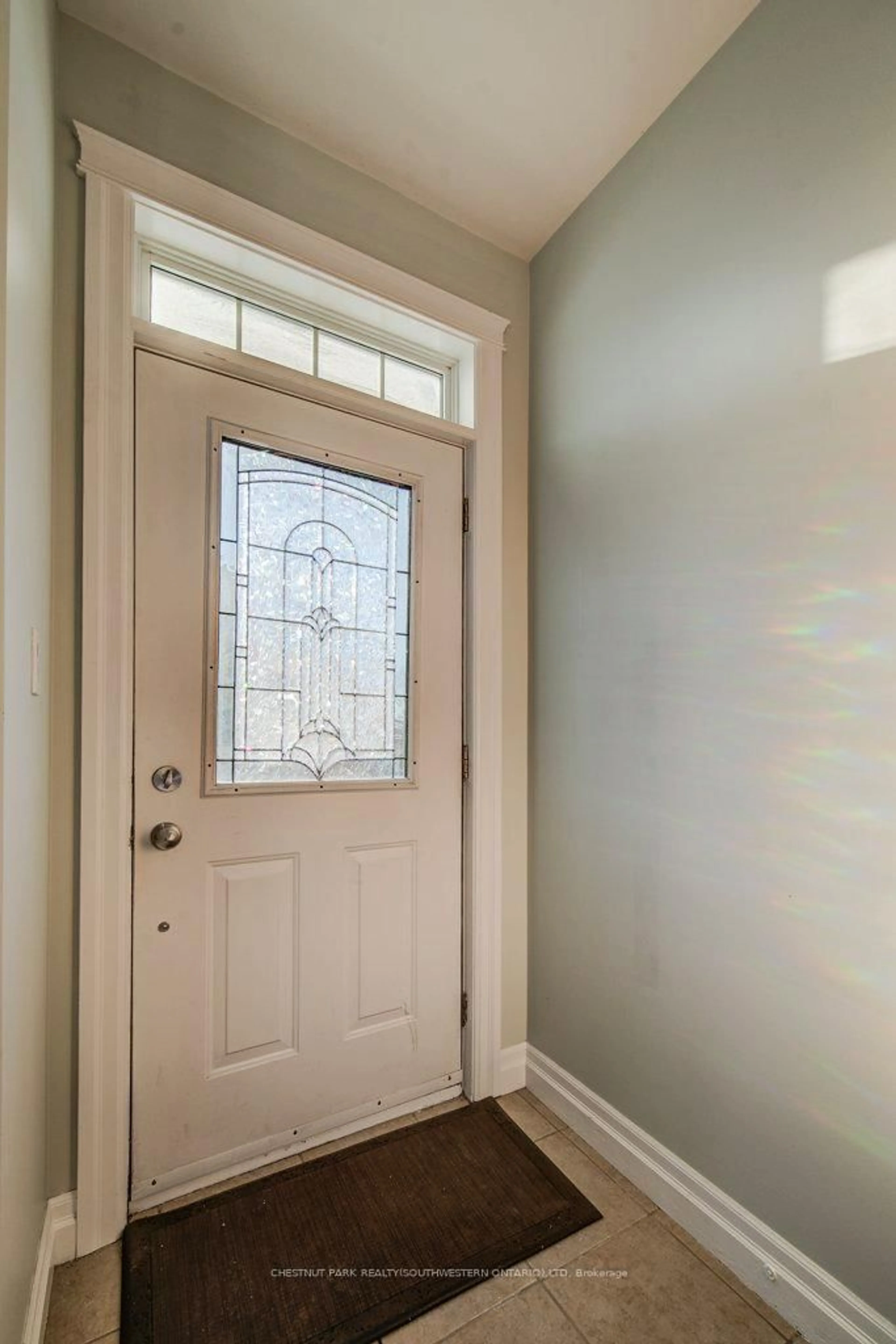 Indoor entryway for 555 King St #201, Kitchener Ontario N2G 2L9