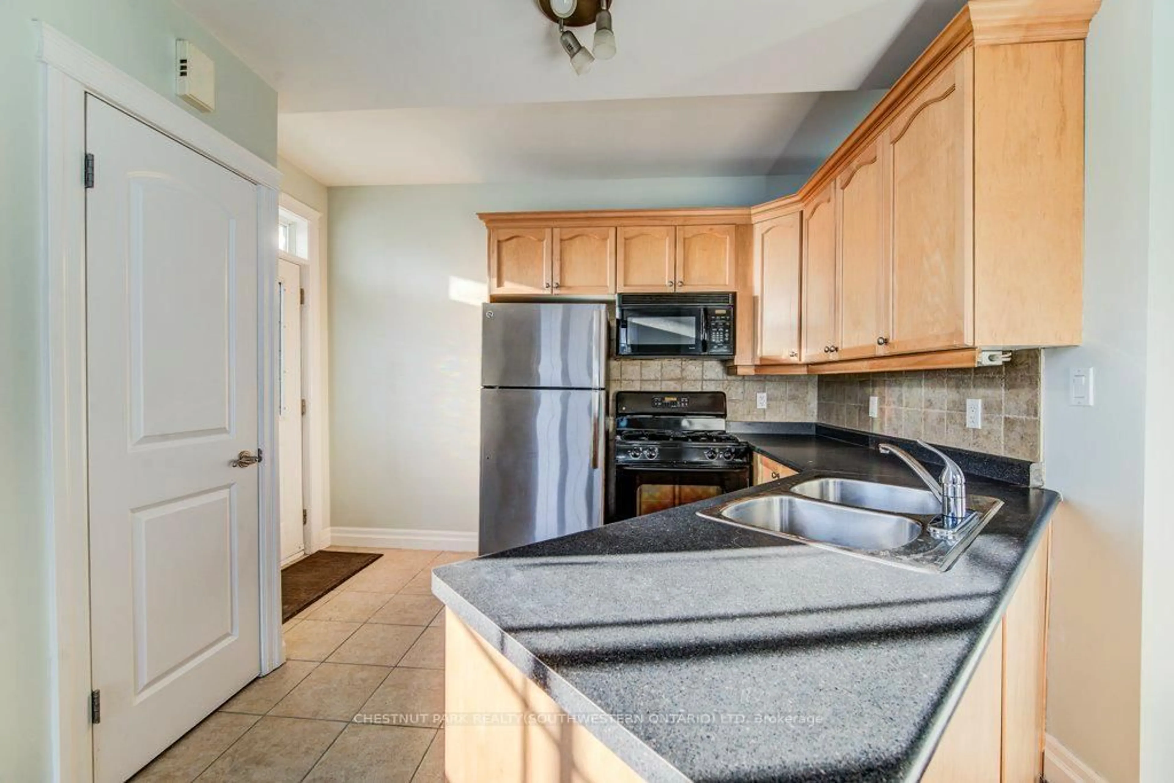 Standard kitchen, unknown for 555 King St #201, Kitchener Ontario N2G 2L9