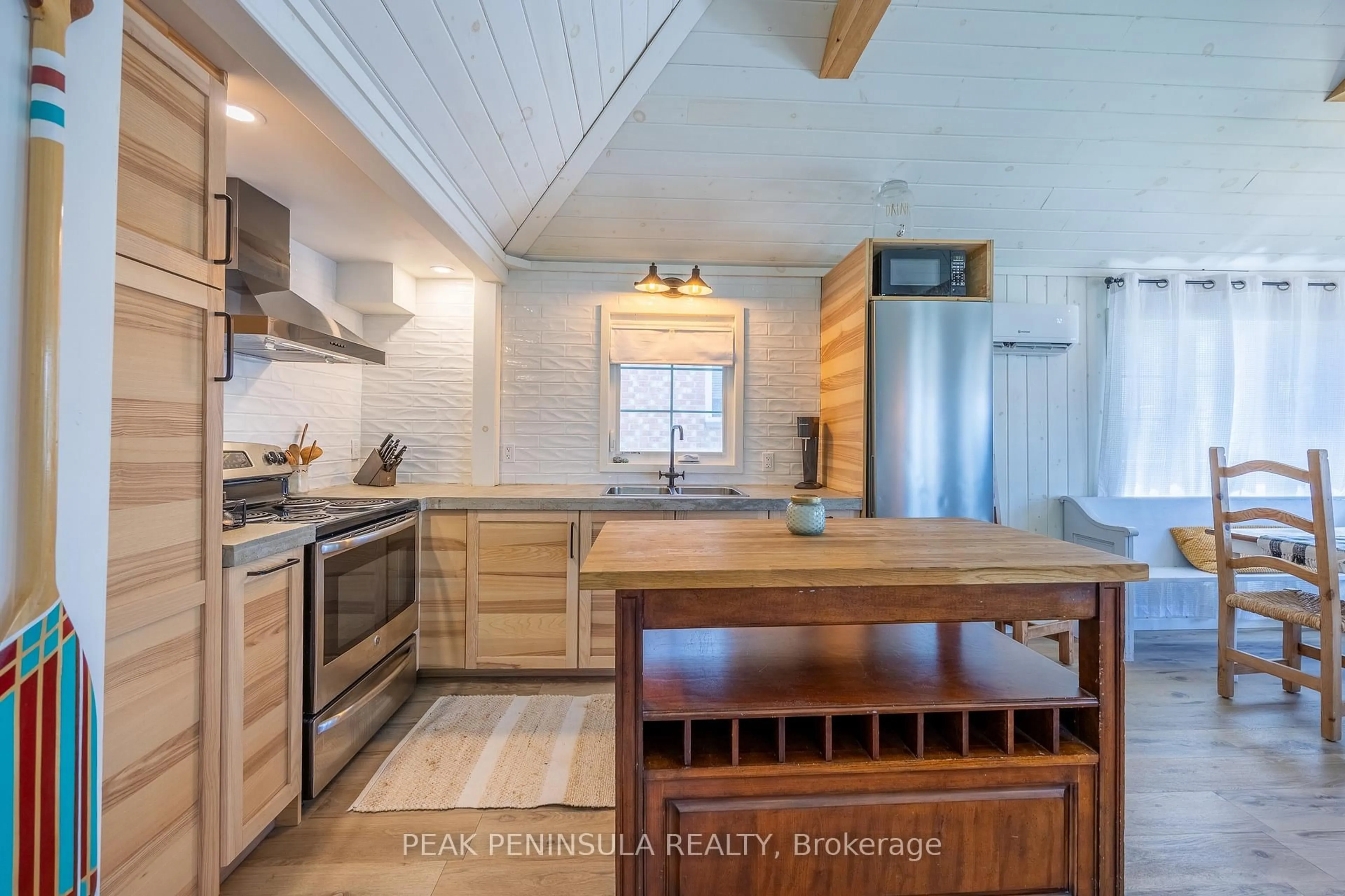 Unknown for 11 Bass Lane, Norfolk Ontario N0E 1M0