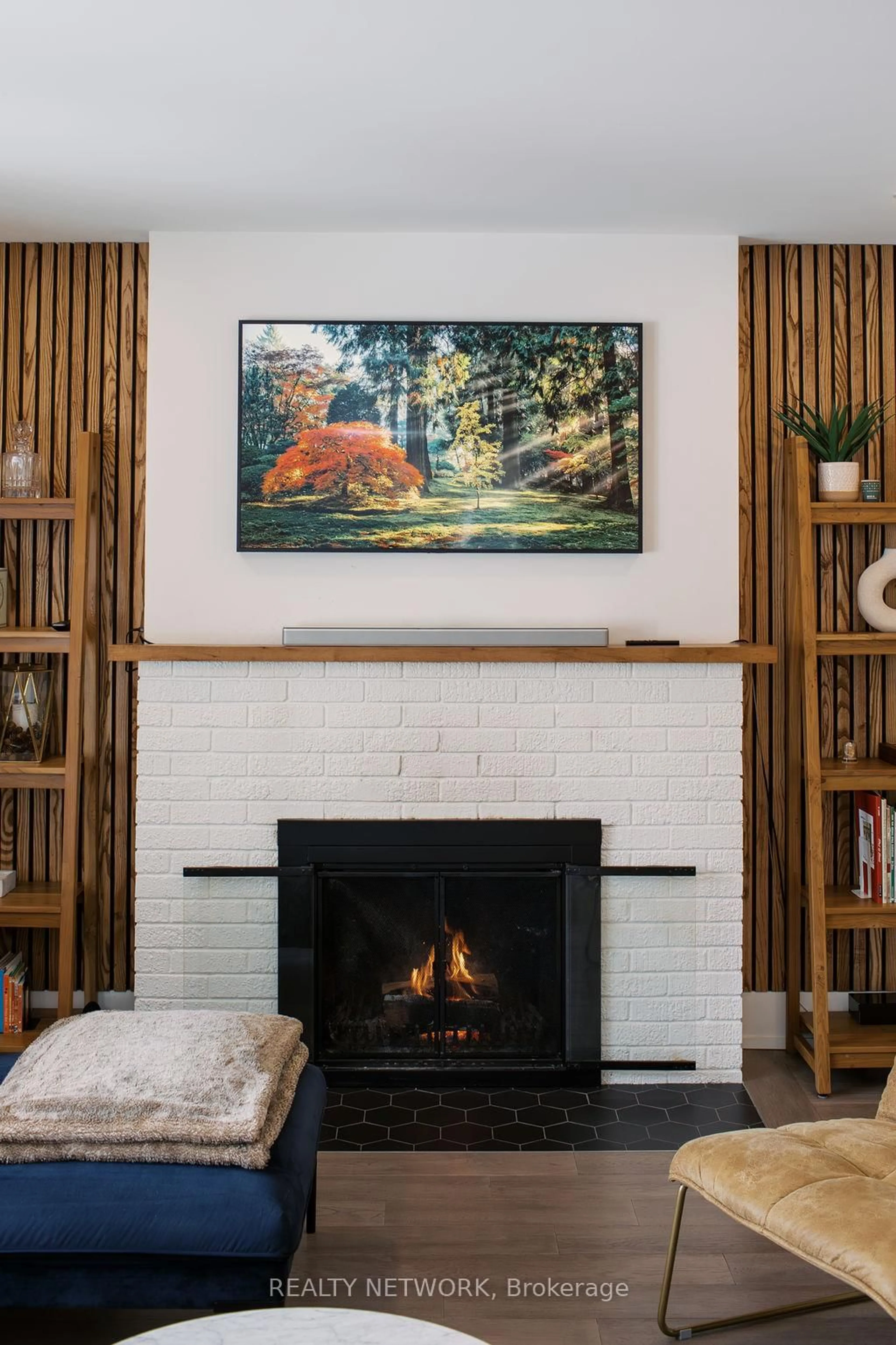 Living room with furniture, unknown for 16 South Dr, St. Catharines Ontario L2R 4T8