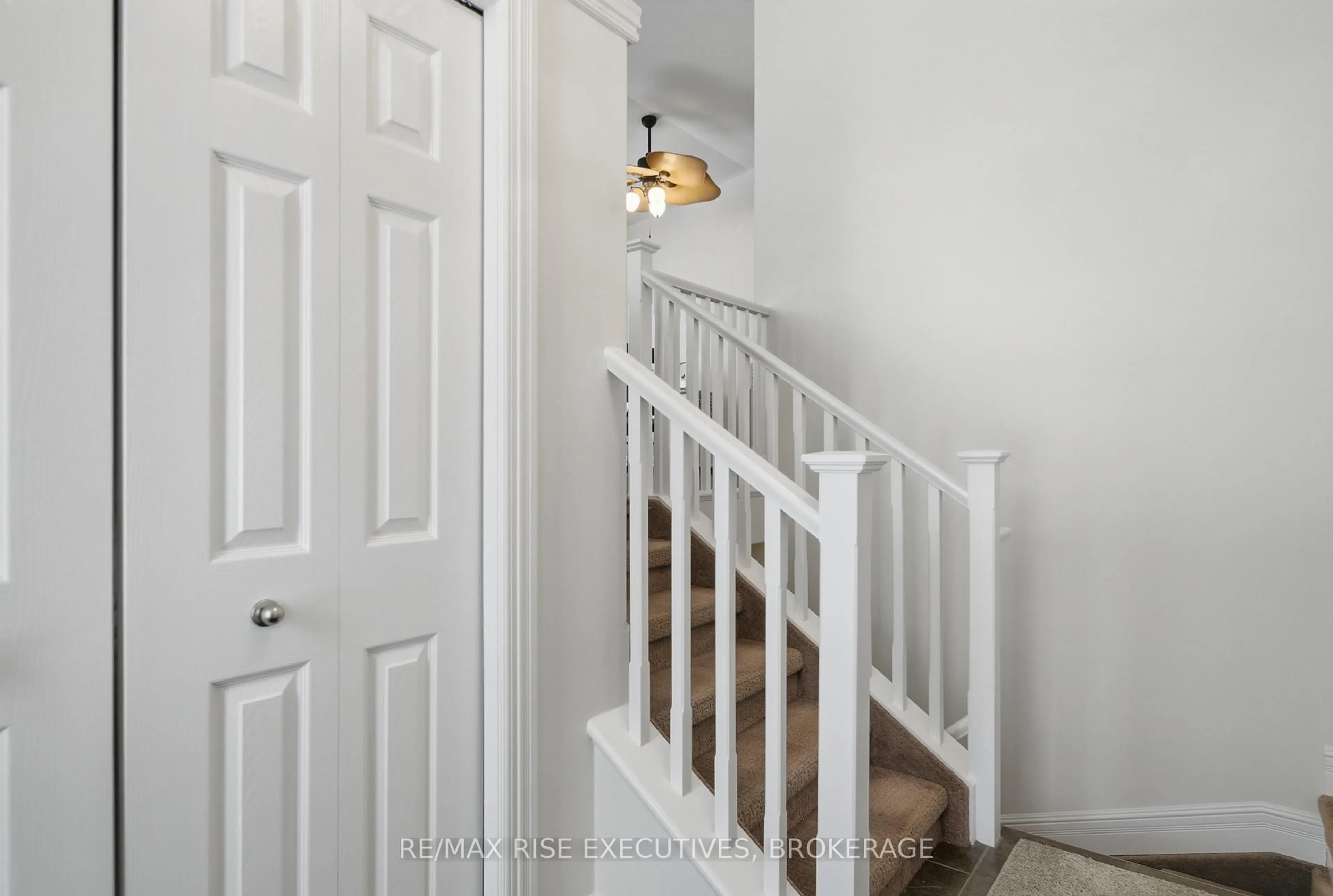 Indoor entryway for 1480 Hanover Dr, Kingston Ontario K7P 0B9
