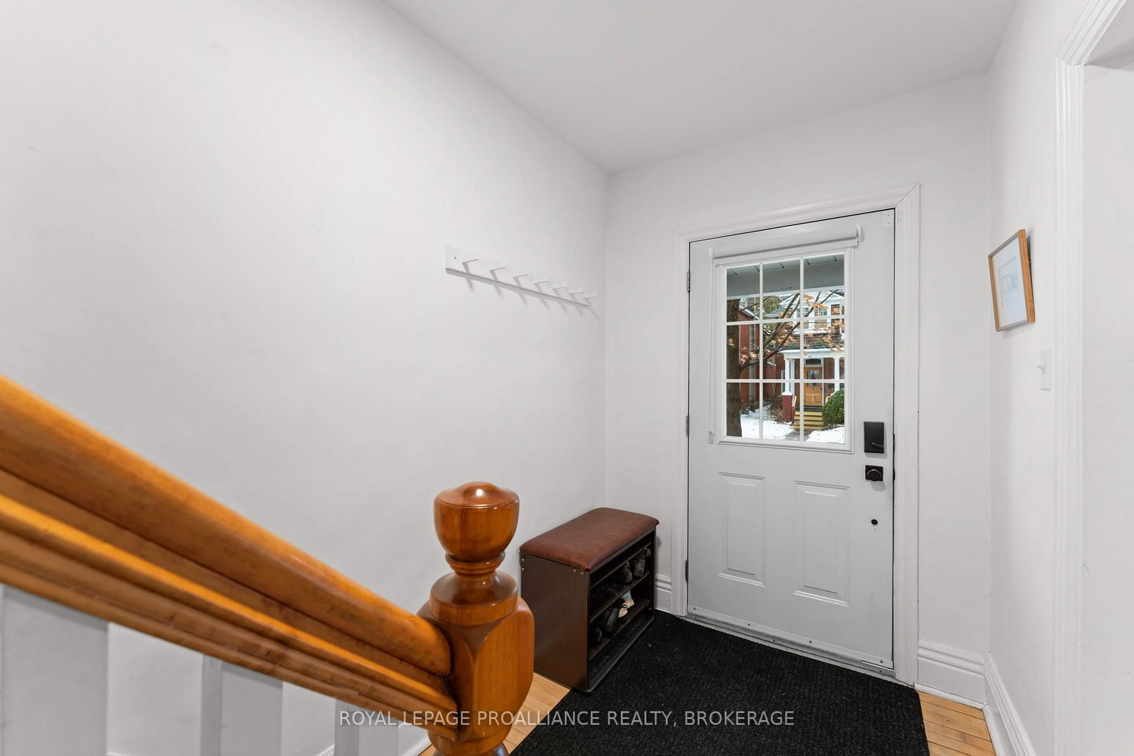 Indoor entryway for 29 Livingston Ave, Kingston Ontario K7L 4L1