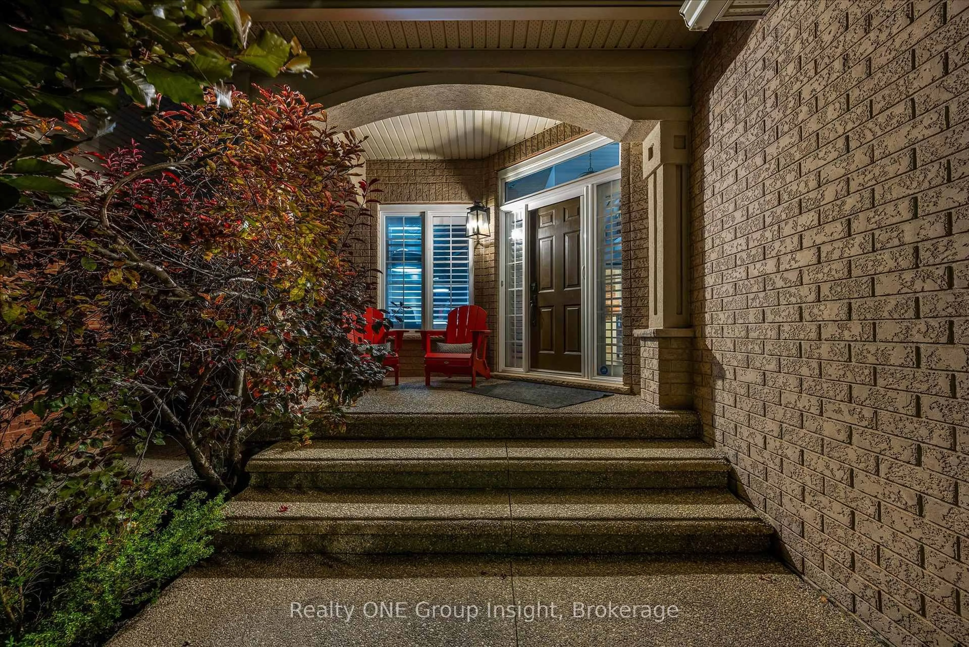 Indoor entryway for 182 Silverlace Circ, Hamilton Ontario L8E 6A5