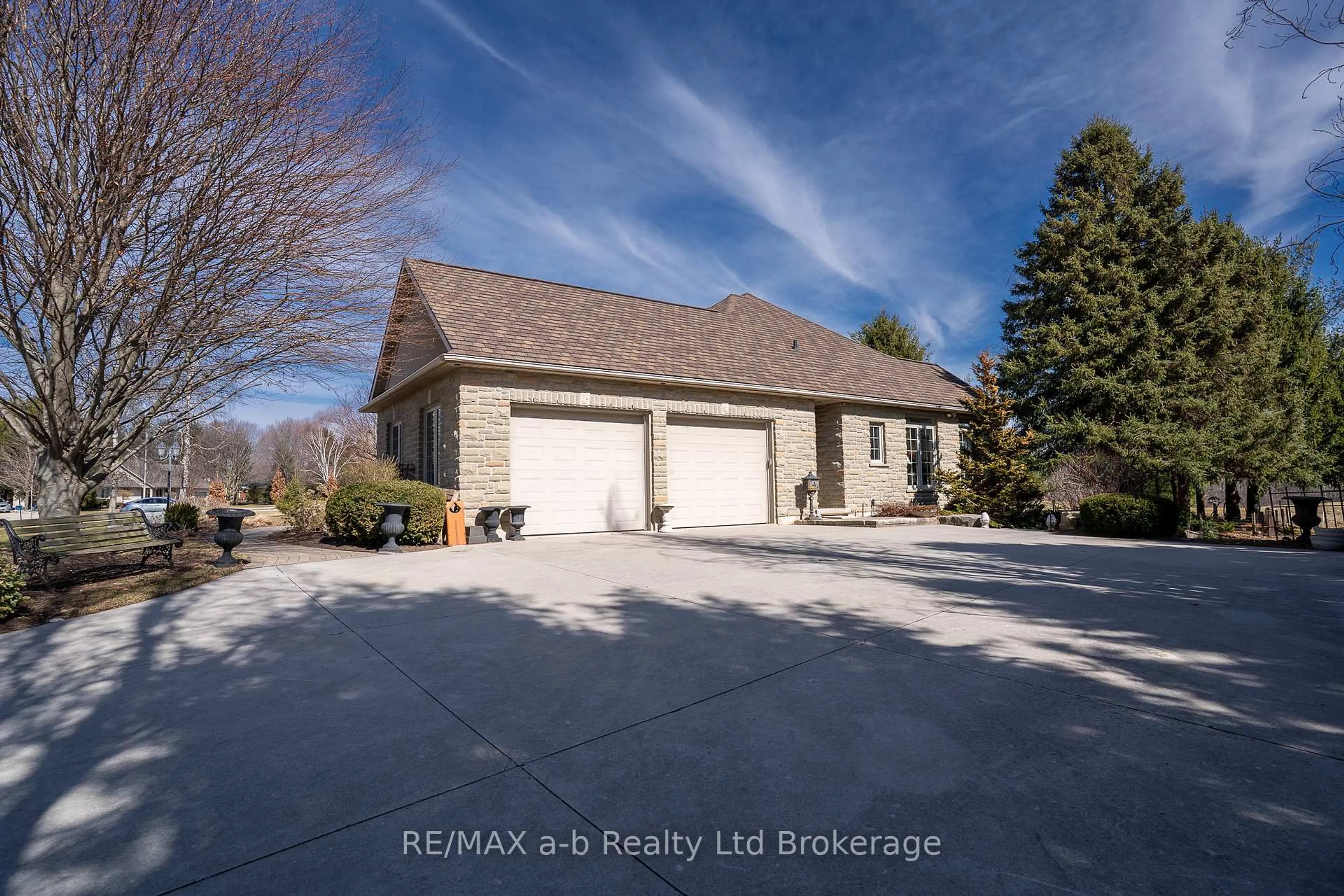 A pic from outside/outdoor area/front of a property/back of a property/a pic from drone, water/lake/river/ocean view for 15 Otterview Dr, Norwich Ontario N0J 1R0