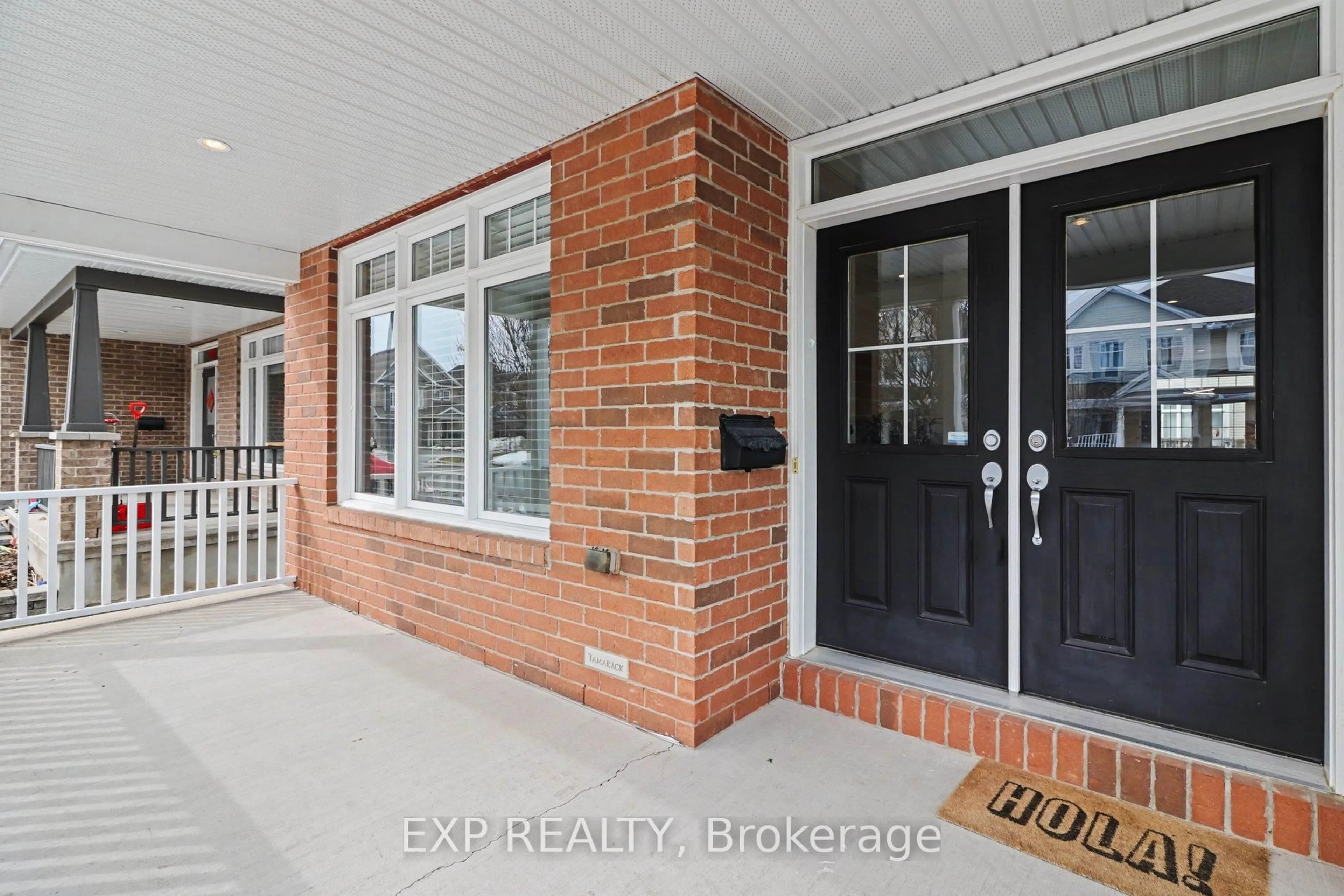 Indoor entryway for 104 Brambling Way, Ottawa Ontario K2J 5V3