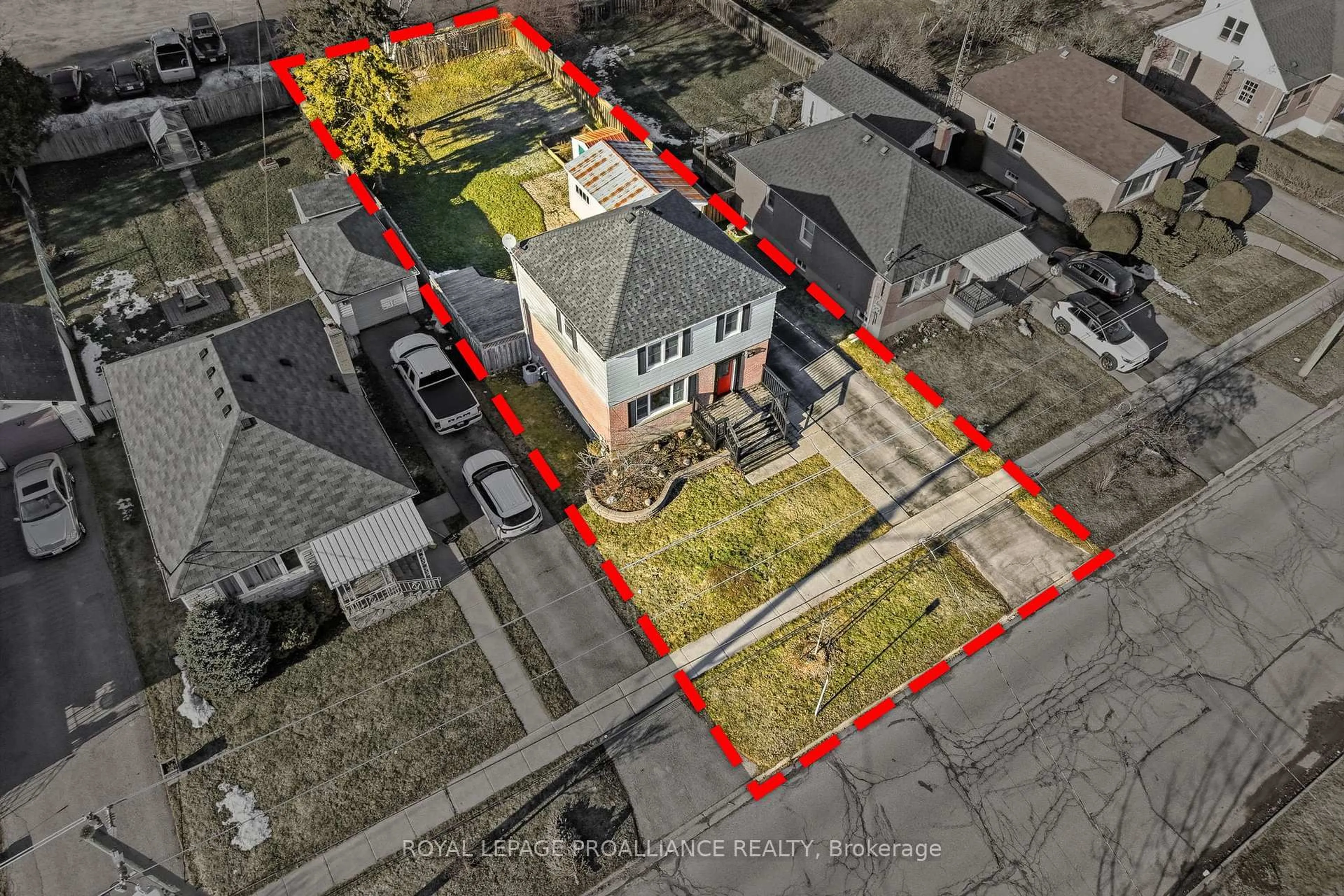 A pic from outside/outdoor area/front of a property/back of a property/a pic from drone, street for 154 Munroe St, Cobourg Ontario K9A 1C1