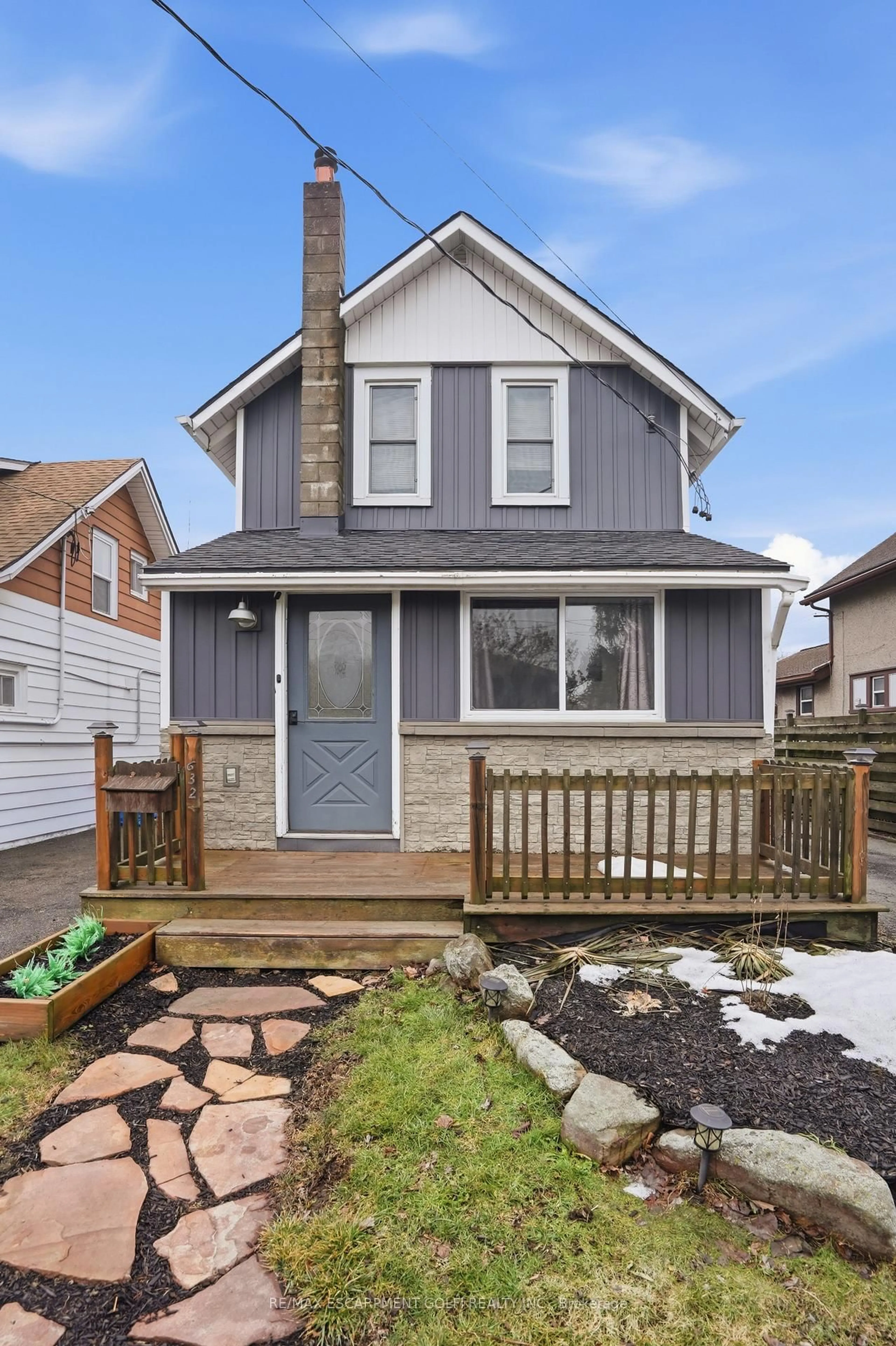 Home with vinyl exterior material, street for 632 Steele St, Port Colborne Ontario L3K 4Y7