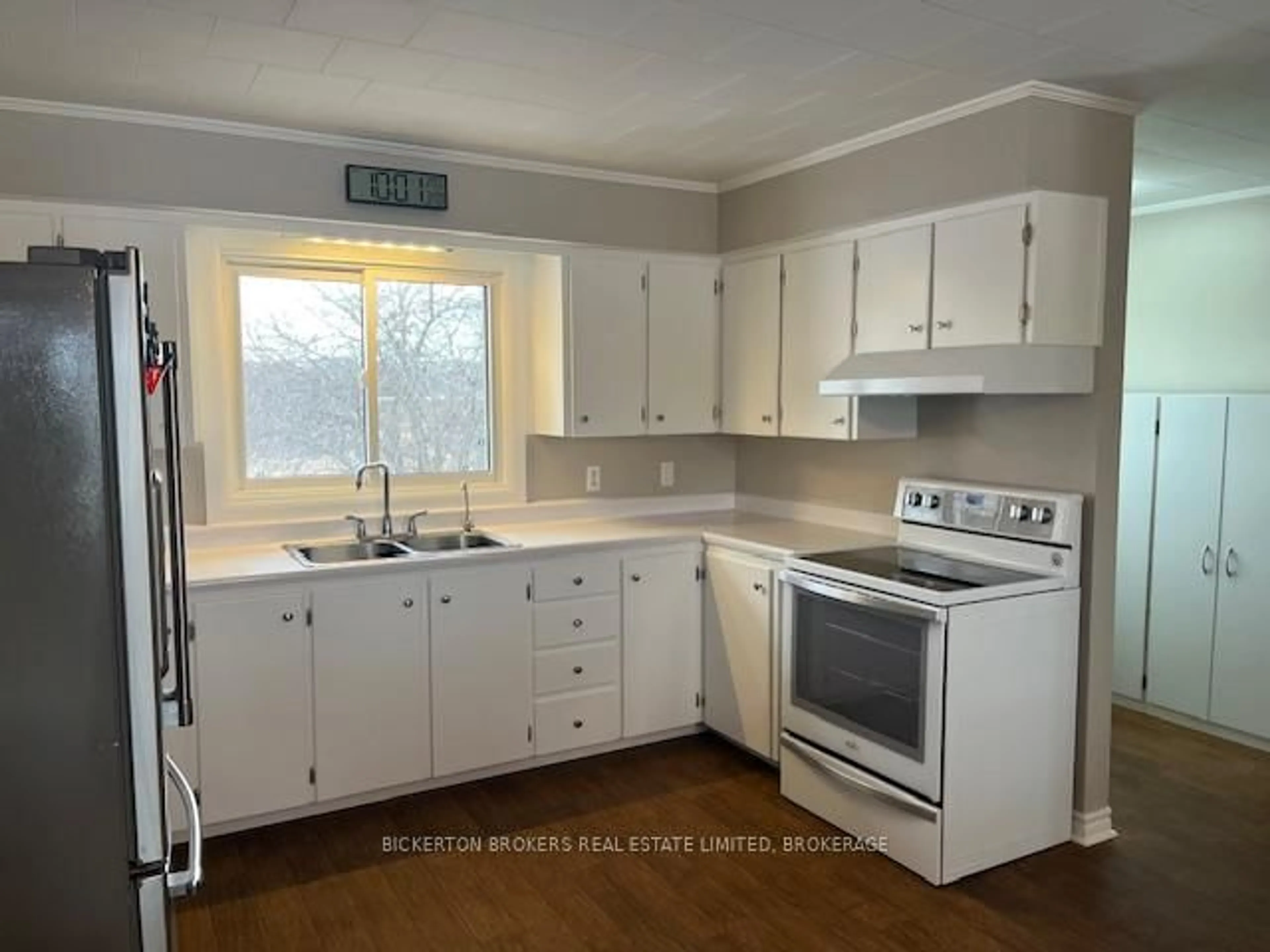 Standard kitchen, unknown for 942 Prince St, Lansdowne Village Ontario K0E 1L0