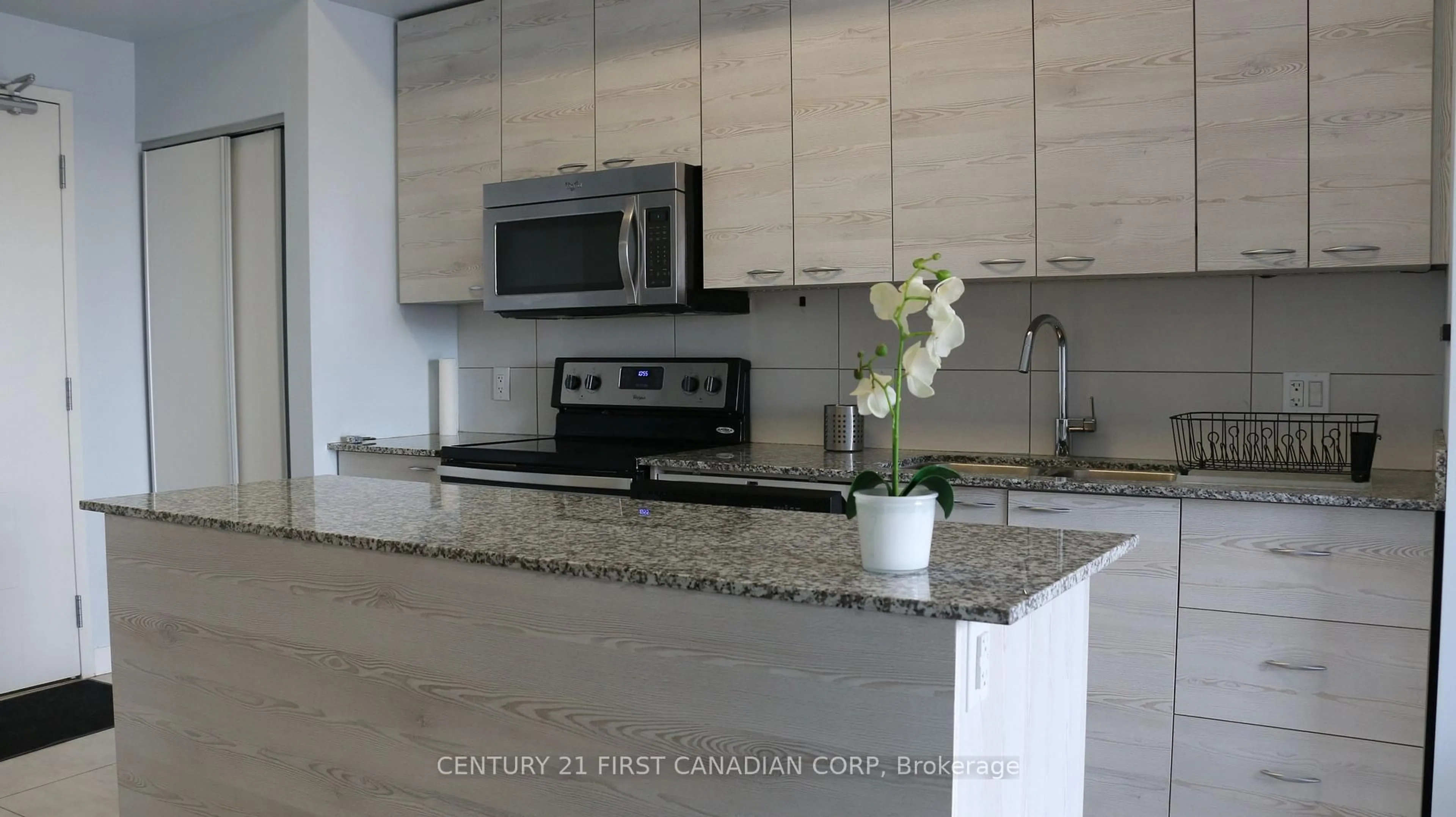 Open concept kitchen, ceramic/tile floor for 280 Lester St #814, Waterloo Ontario N2L 0G2
