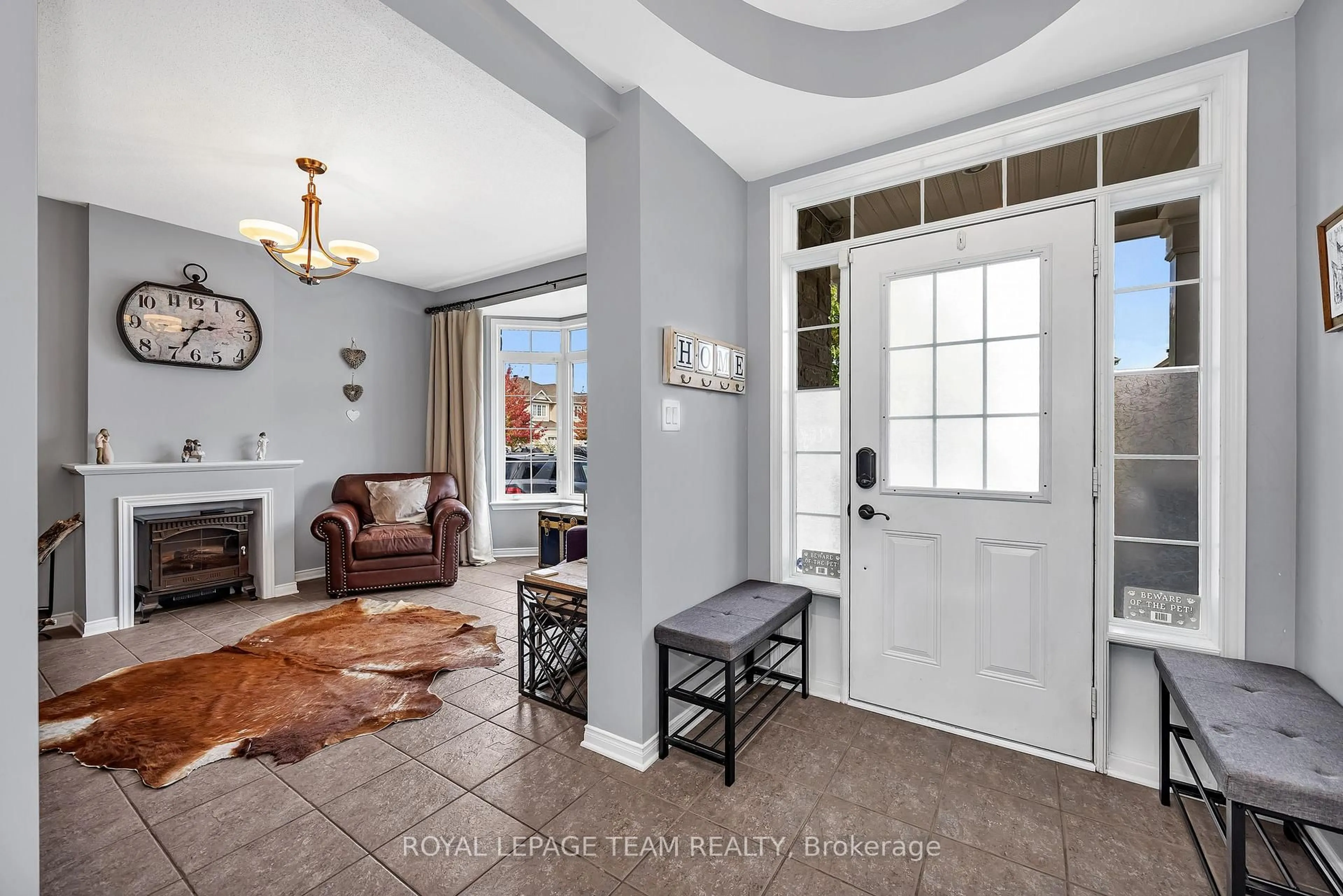 Indoor entryway for 200 Kinloch Crt, Ottawa Ontario K2J 5S9