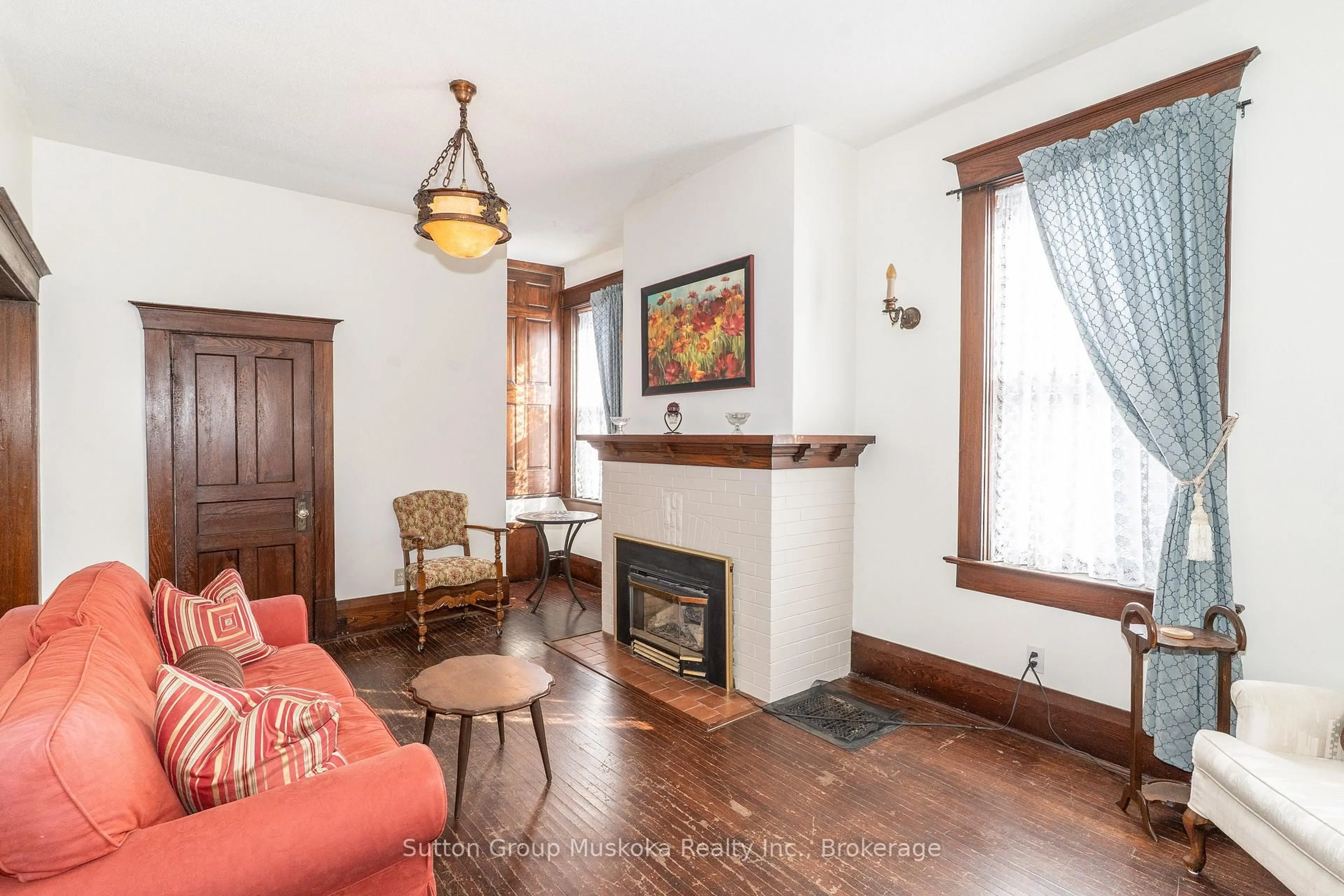 Living room with furniture, unknown for 24 Mary St, Huntsville Ontario P1H 1V3