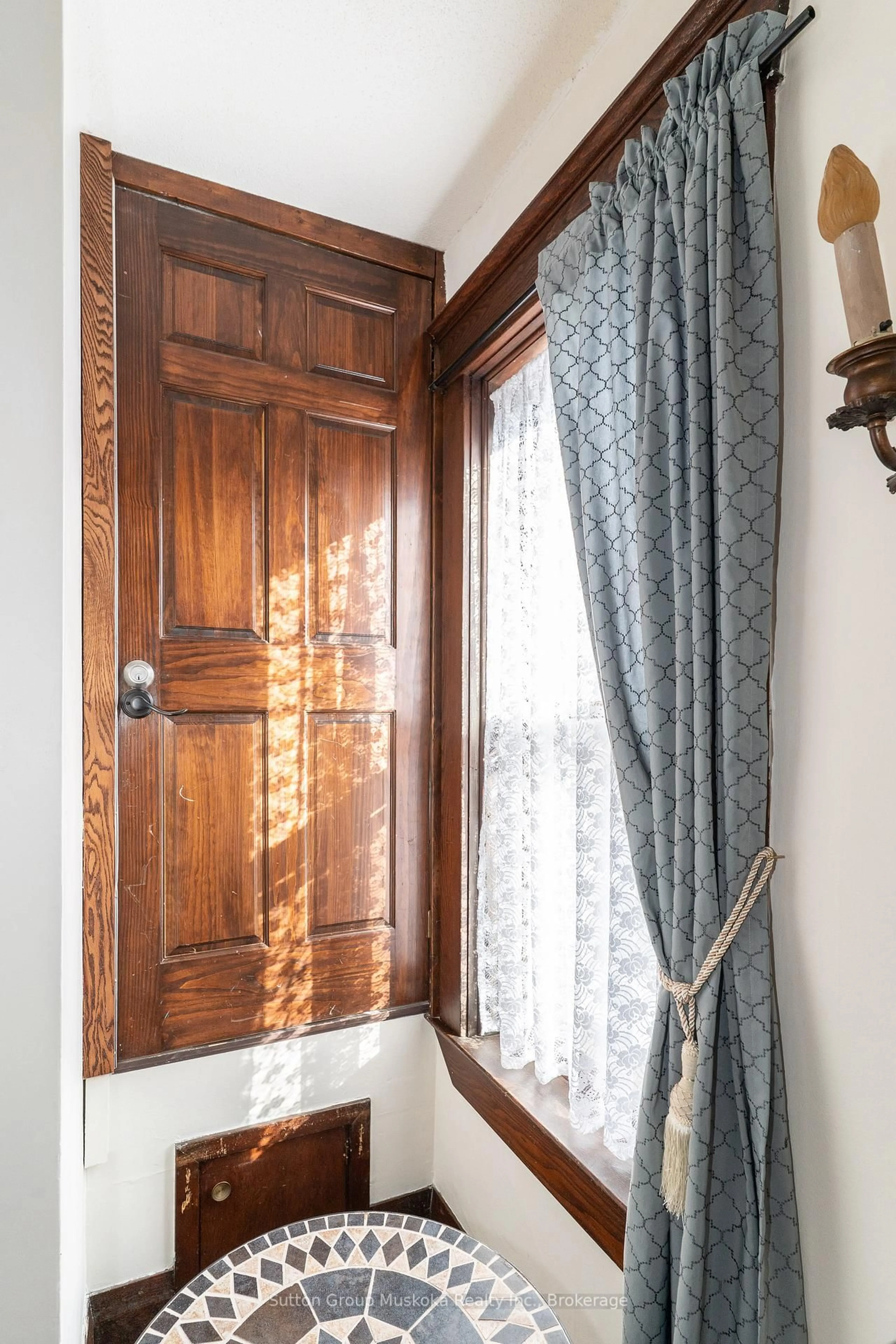 Unknown for 24 Mary St, Huntsville Ontario P1H 1V3