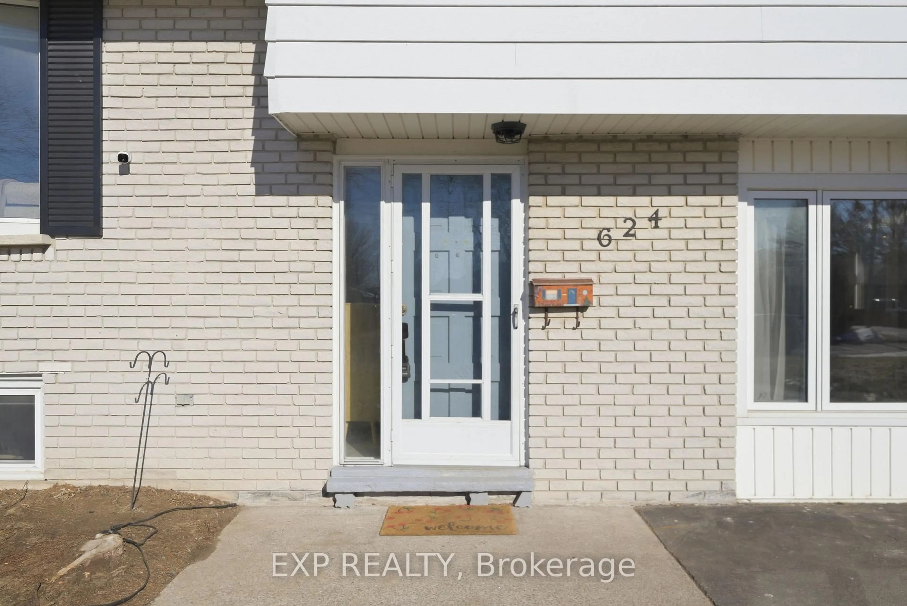 Indoor entryway for 624 Bayfield Crt, Cobourg Ontario K9A 4P1