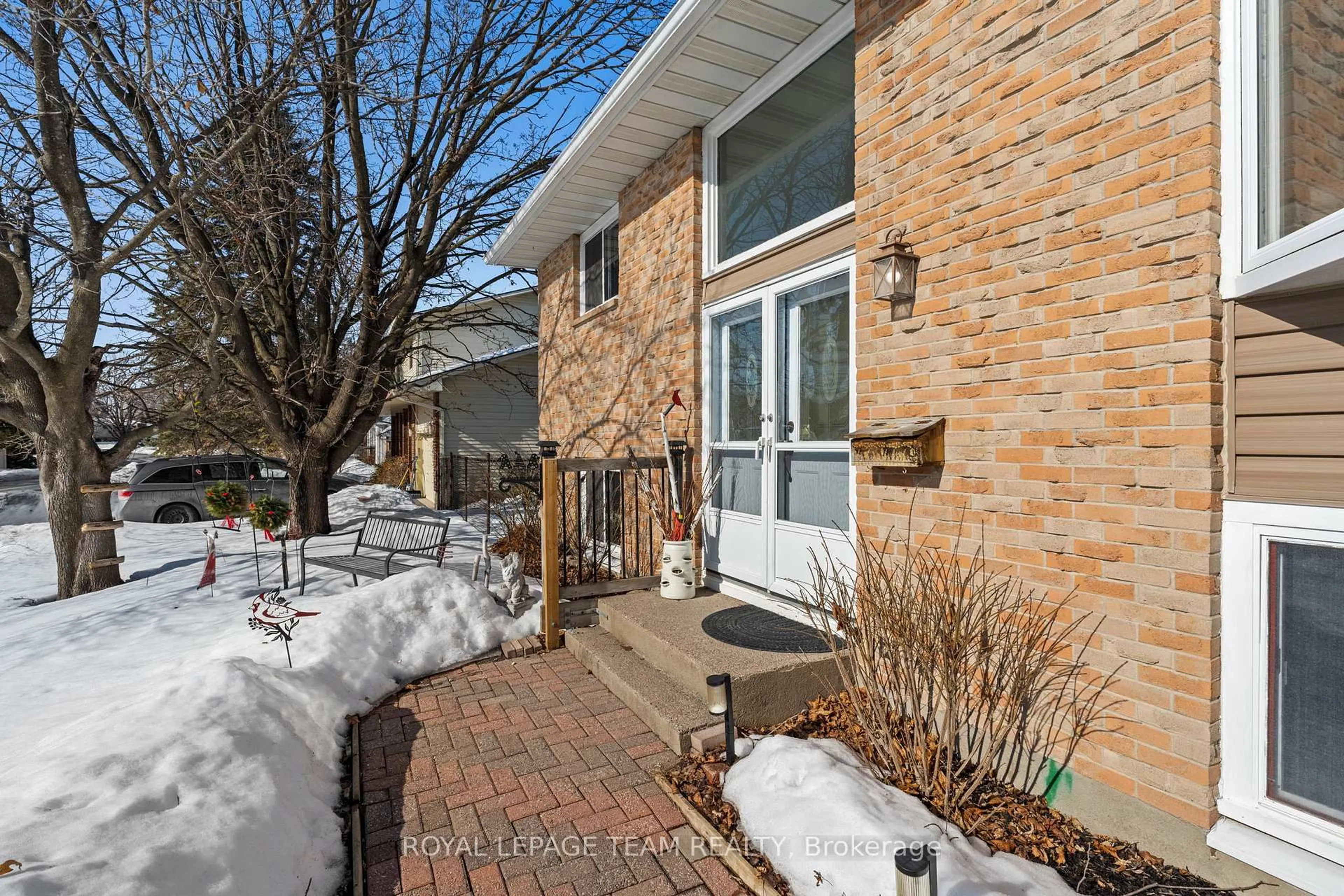 Home with brick exterior material, street for 5329 Driscoll Dr, Manotick Ontario K4M 1E3